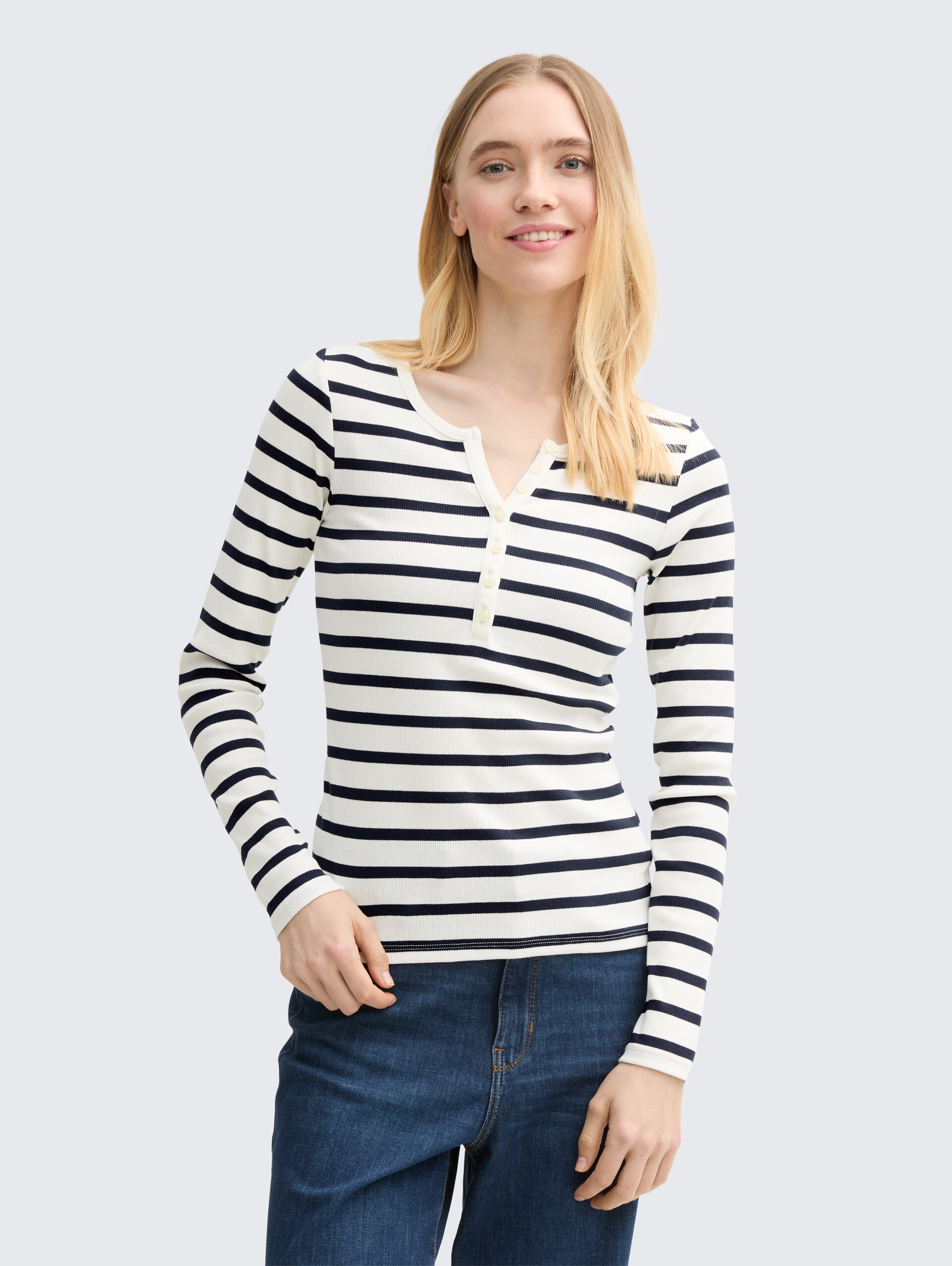 Slim Fit Henley Langarmshirt - white navy stripe - Ausschnitt Model-Vorderansicht