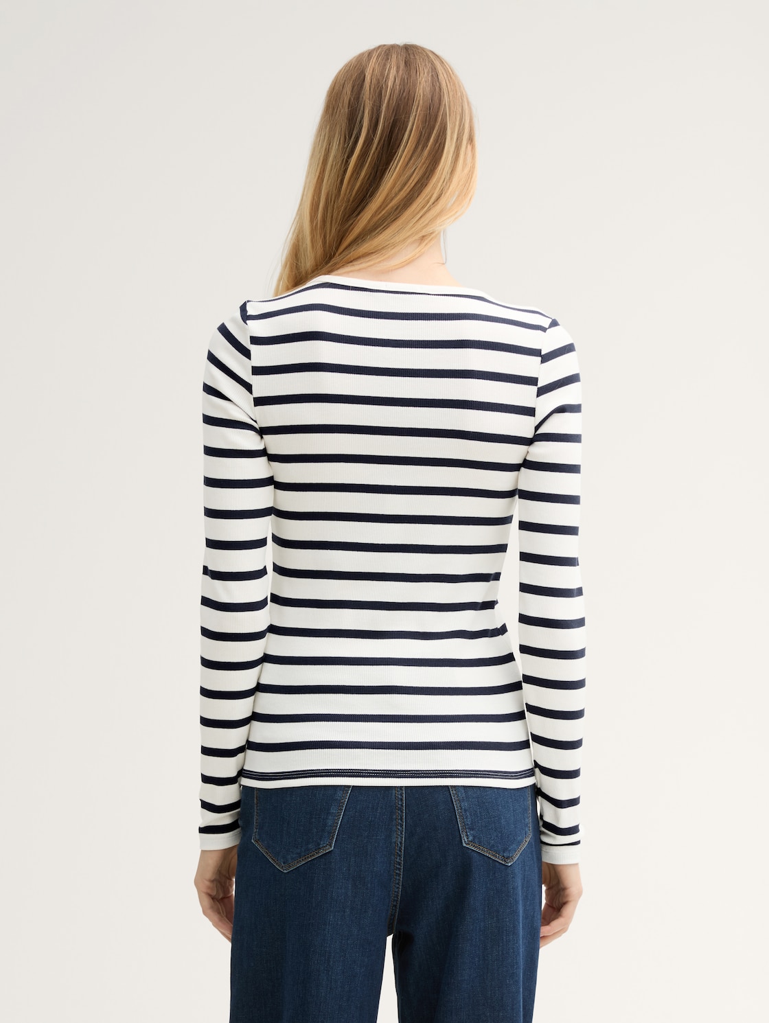 Slim Fit Henley Langarmshirt - white navy stripe - Auschnitt Model-Rückansicht