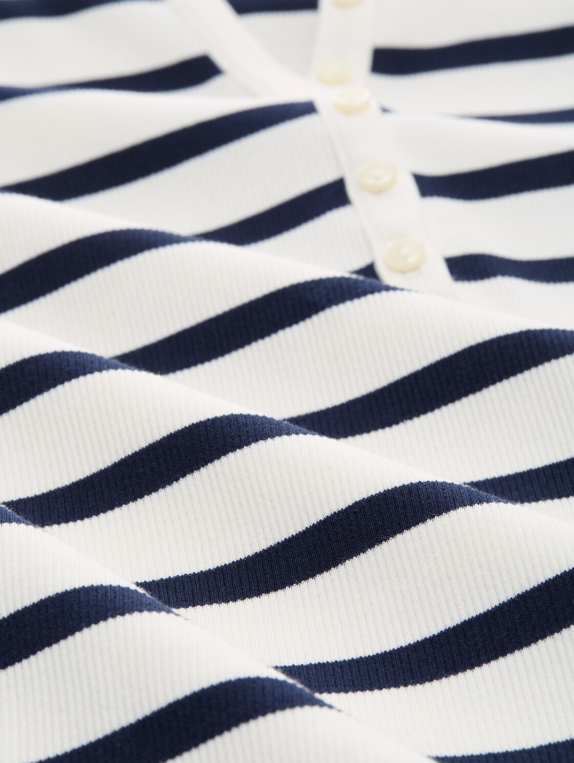 Slim Fit Henley Langarmshirt - white navy stripe - Material-Ansicht