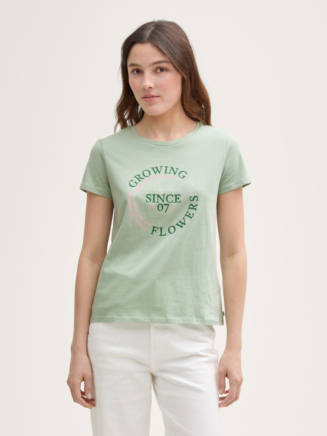 T-Shirt mit Print - Fresh Mint Green - Ausschnitt Model-Vorderansicht