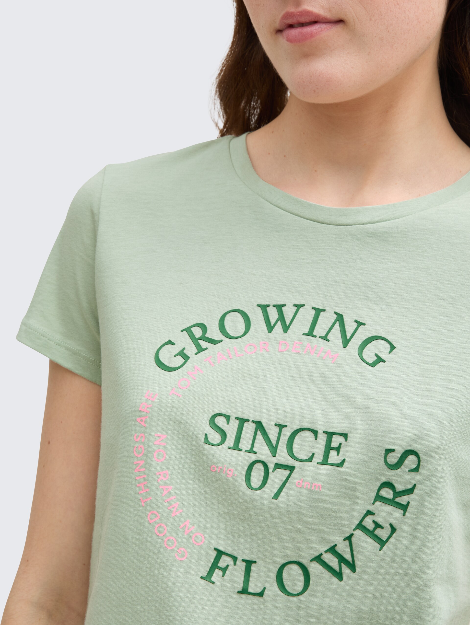 T-Shirt mit Print - Fresh Mint Green - Detail-Model-Ansicht