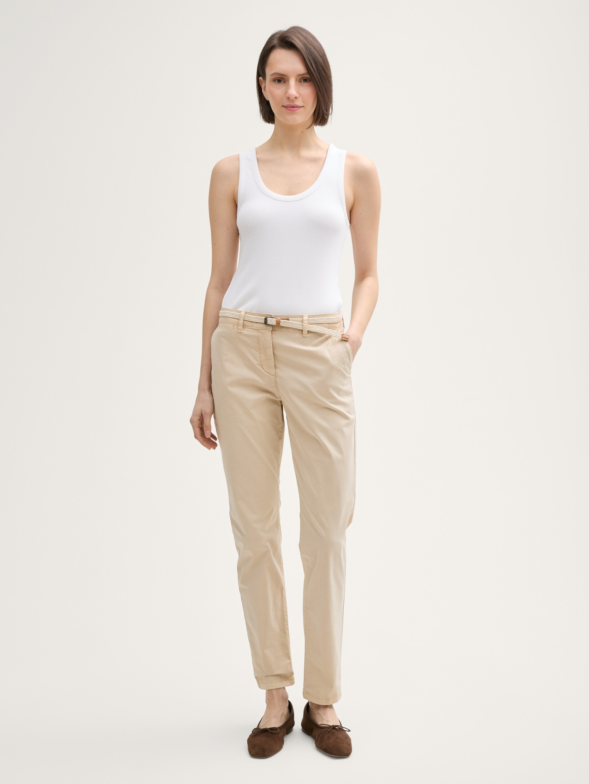 Slim Chino Hose mit Gürtel - 1