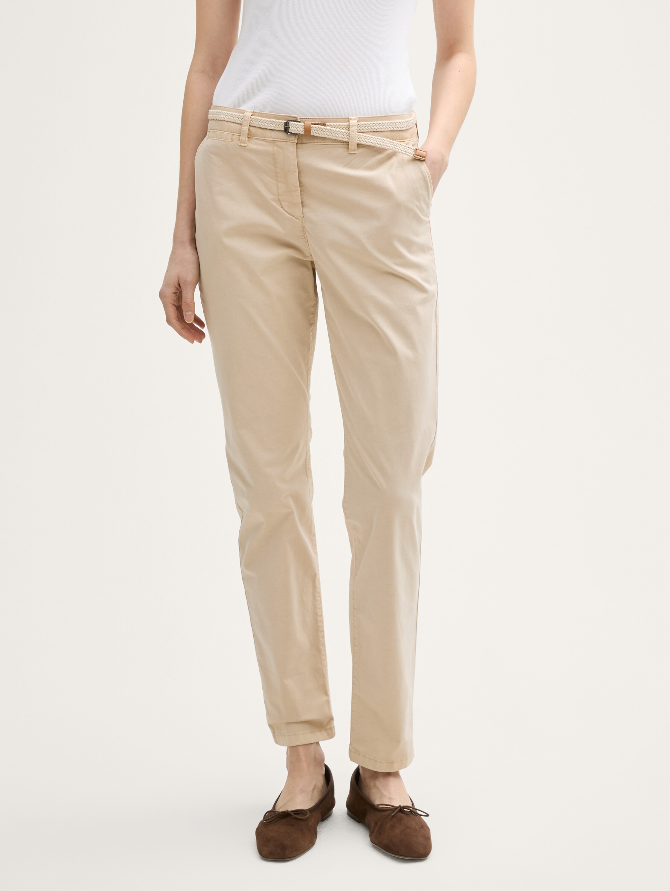 Slim Chino Hose mit Gürtel - 5
