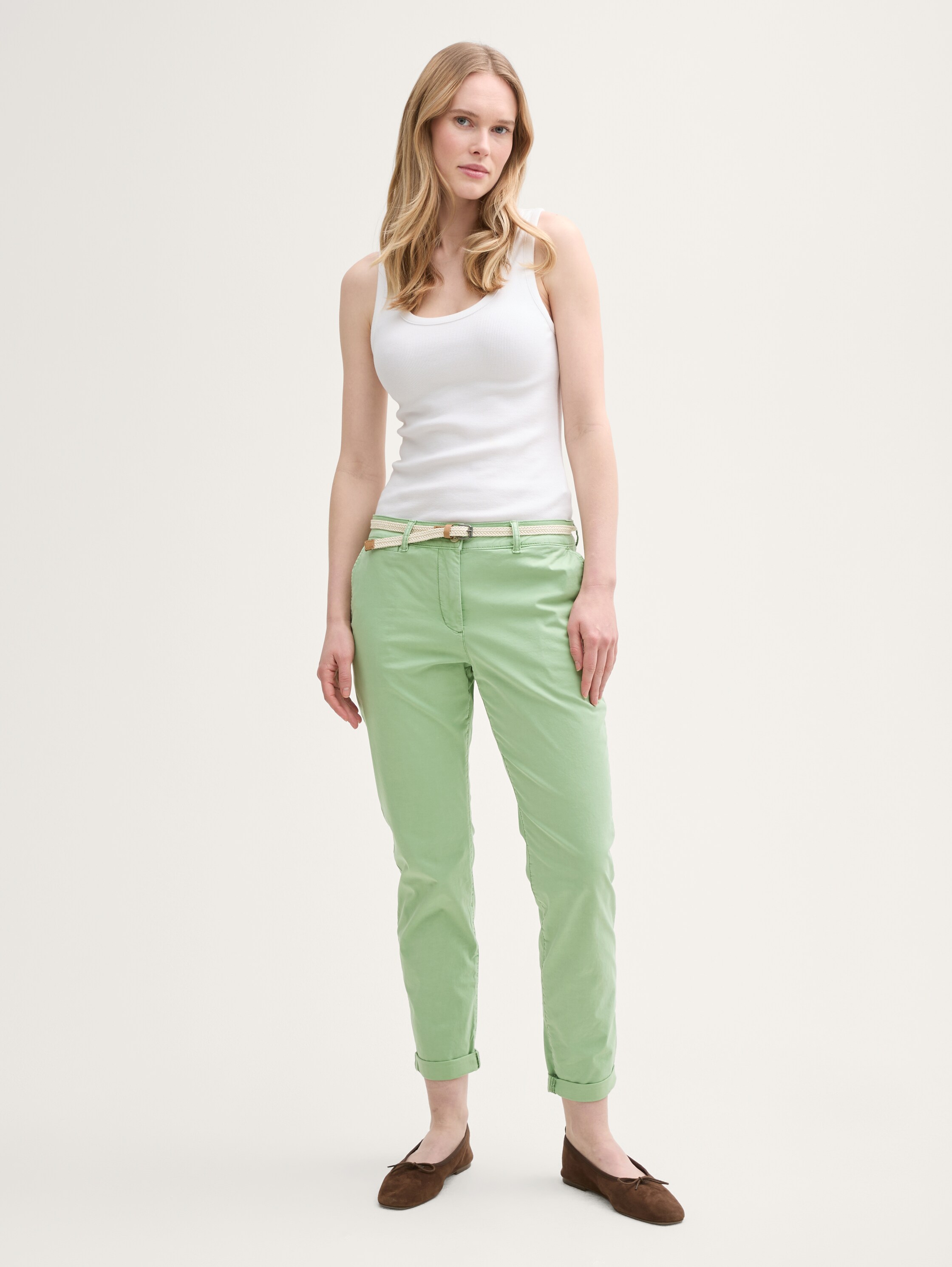 Slim Chino Hose mit Gürtel - true_green - 