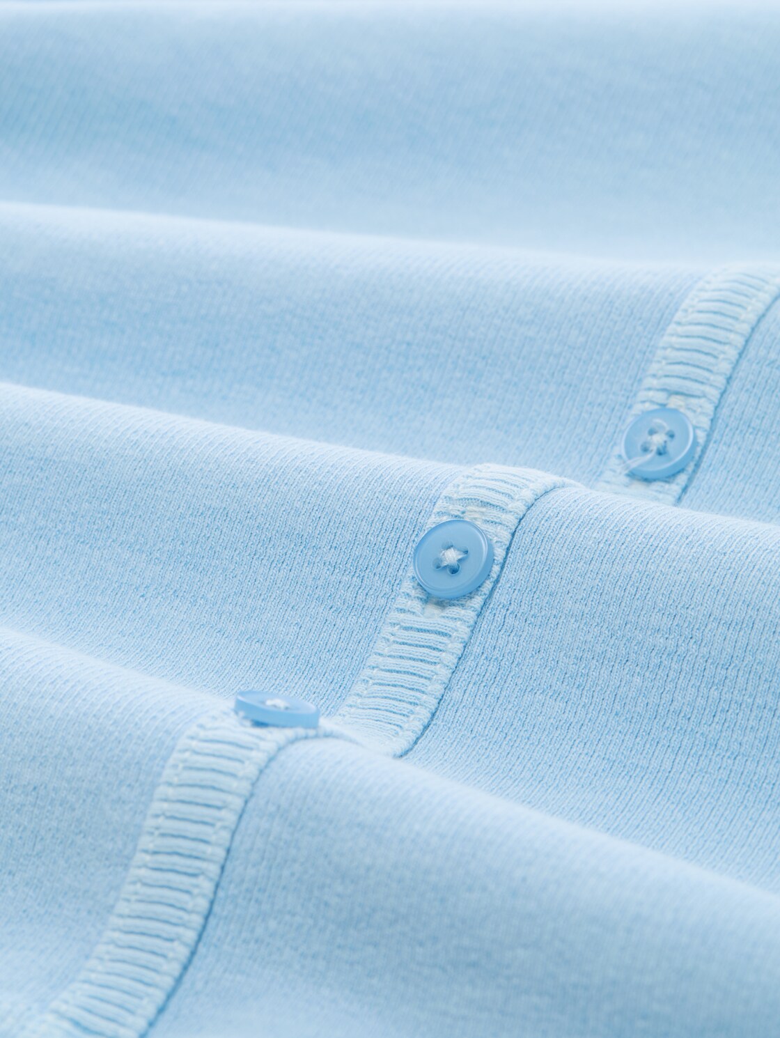 Langarmshirt mit Deko-Knopfleiste - dusty sky blue - Material-Ansicht