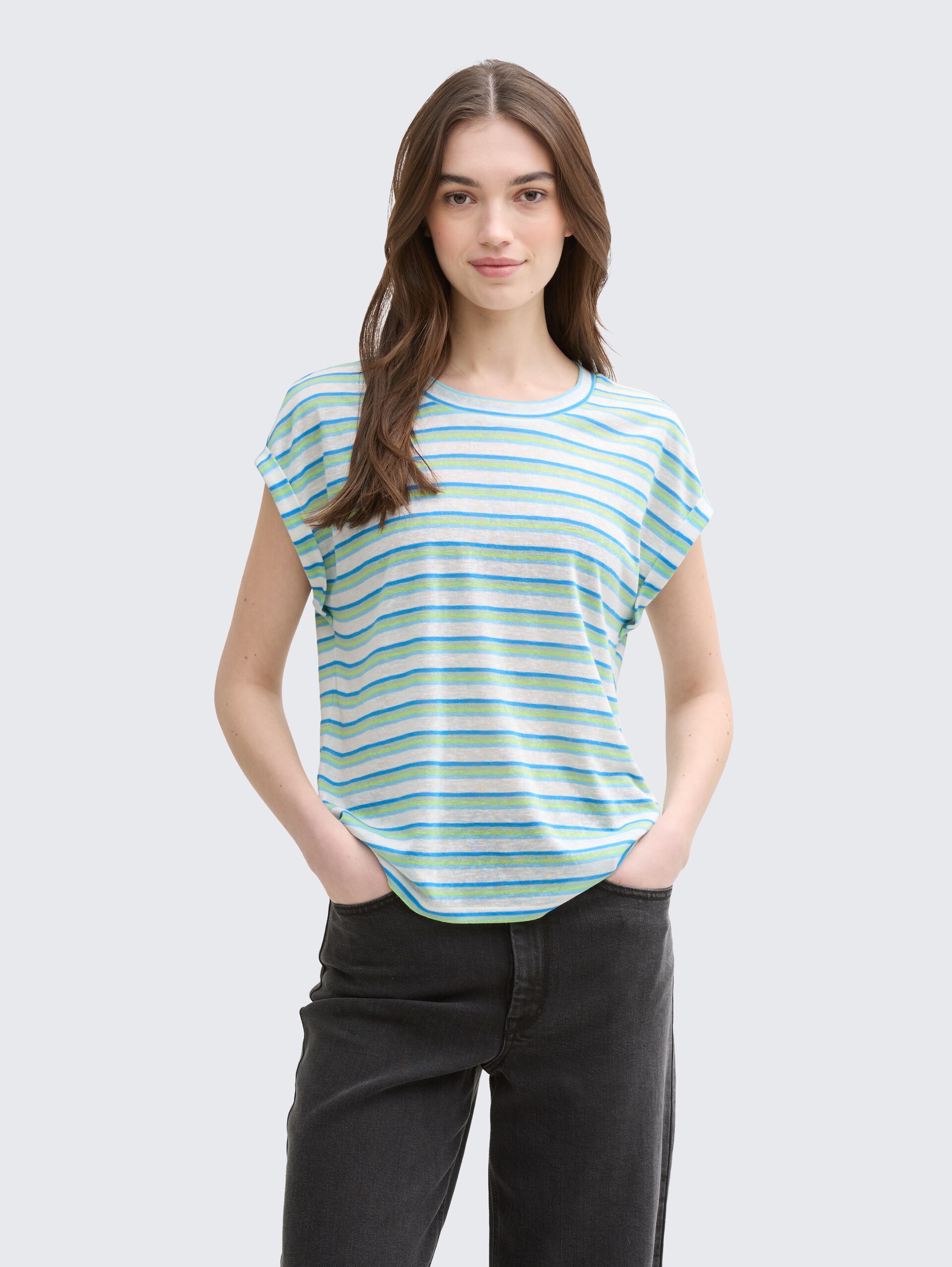 T-Shirt mit Streifenmuster - light multicolor stripe - Ausschnitt Model-Vorderansicht