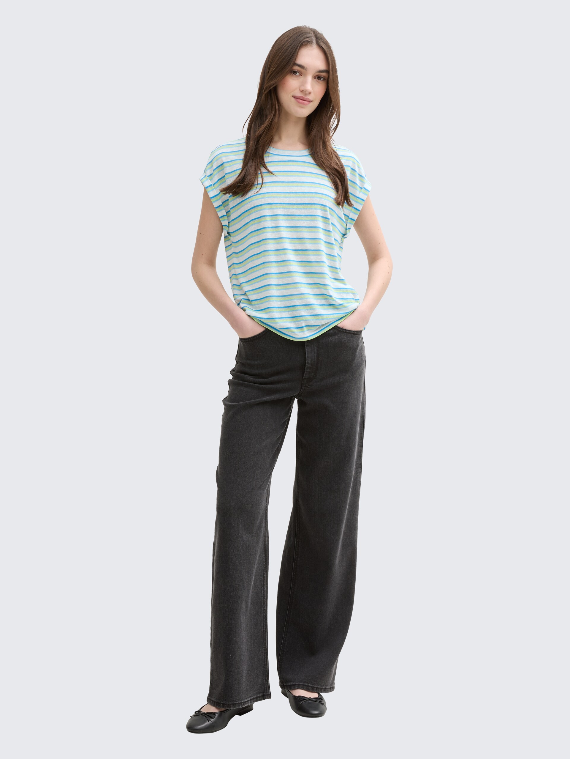 T-Shirt mit Streifenmuster - light multicolor stripe - Model-Vorderansicht