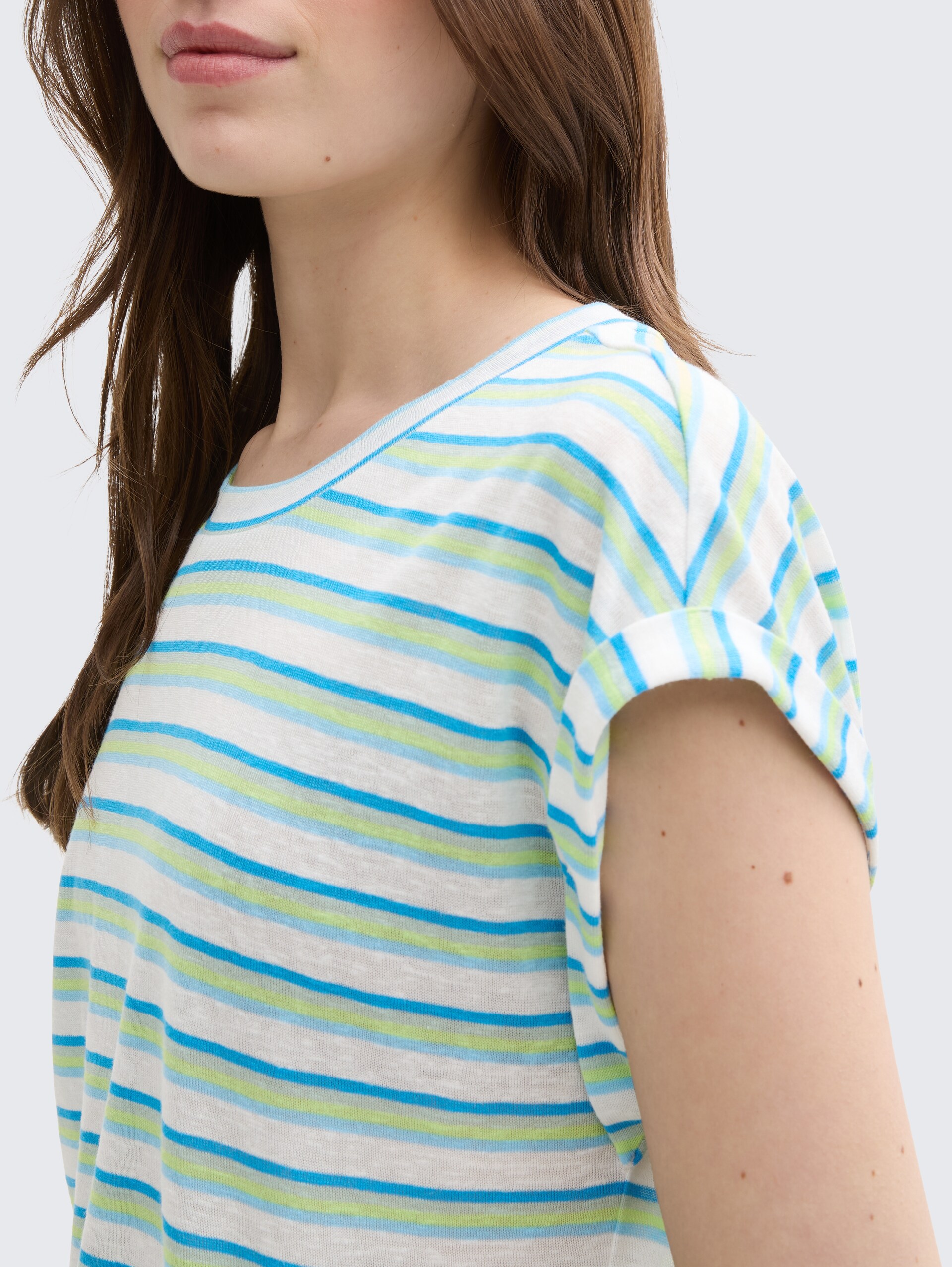T-Shirt mit Streifenmuster - light multicolor stripe - Detail-Model-Ansicht