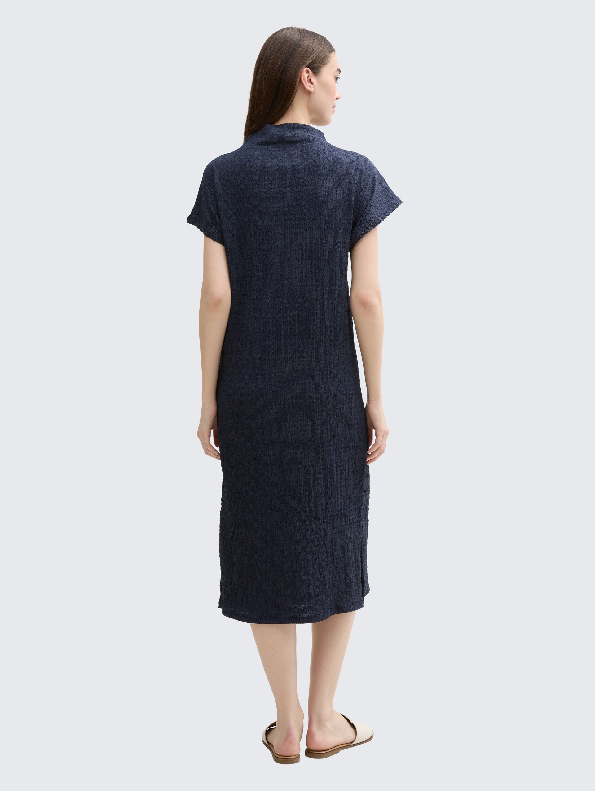 Midi-Kleid mit Stehkragen - sky captain blue - Model-Rückansicht