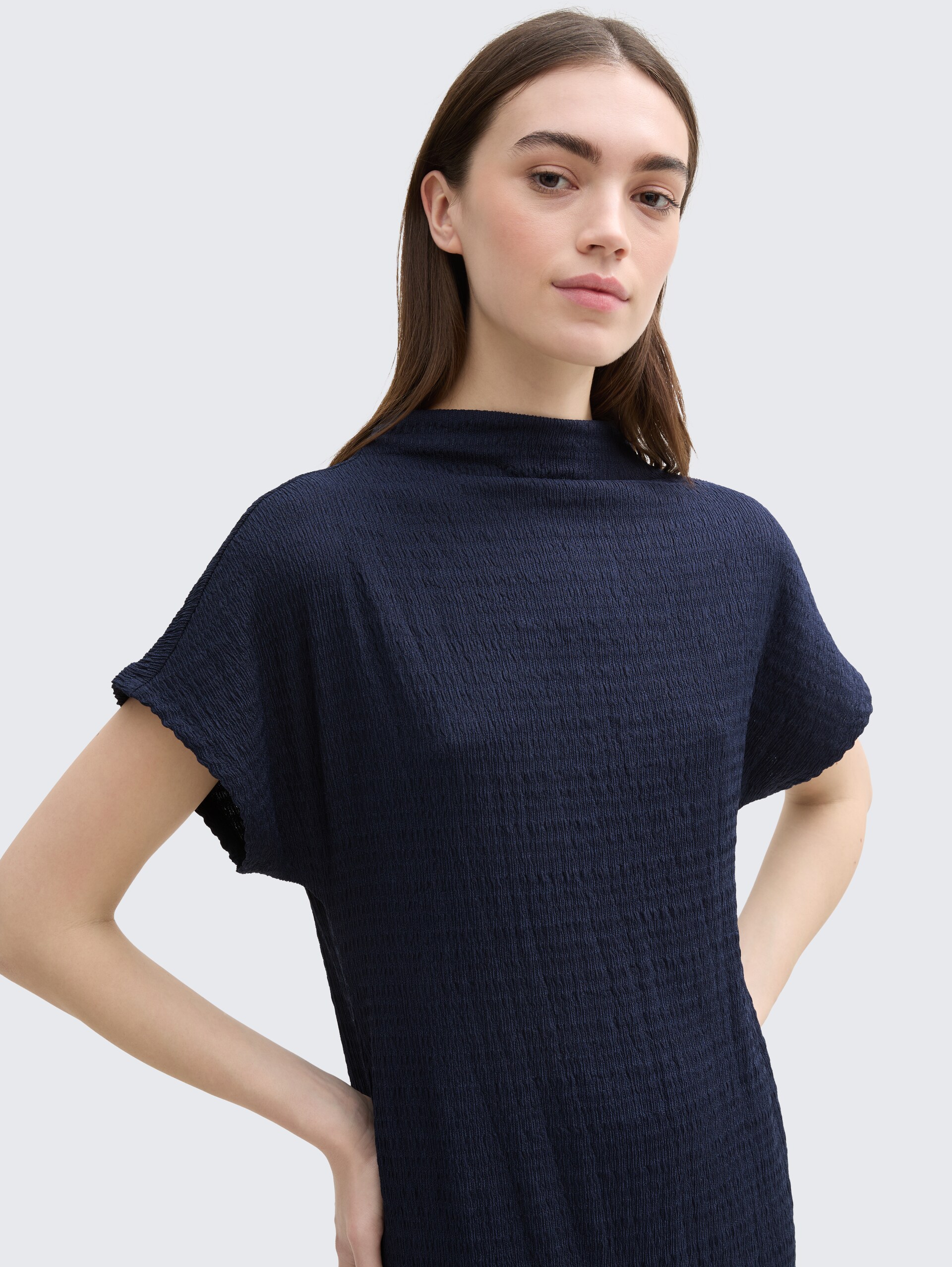 Midi-Kleid mit Stehkragen - sky captain blue - Detail-Model-Ansicht
