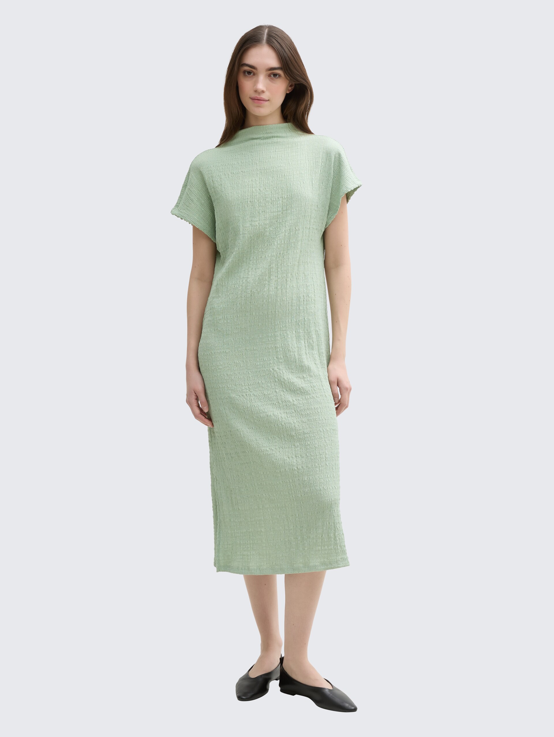 Midi-Kleid mit Stehkragen - Fresh Mint Green - Model-Vorderansicht