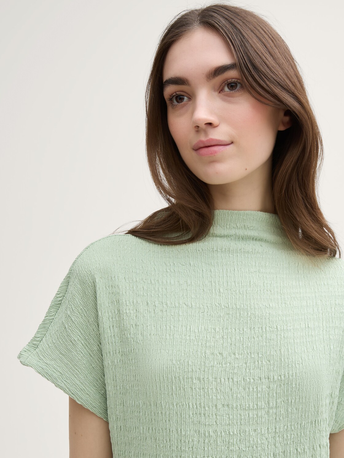 Midi-Kleid mit Stehkragen - Fresh Mint Green - Detail-Model-Ansicht