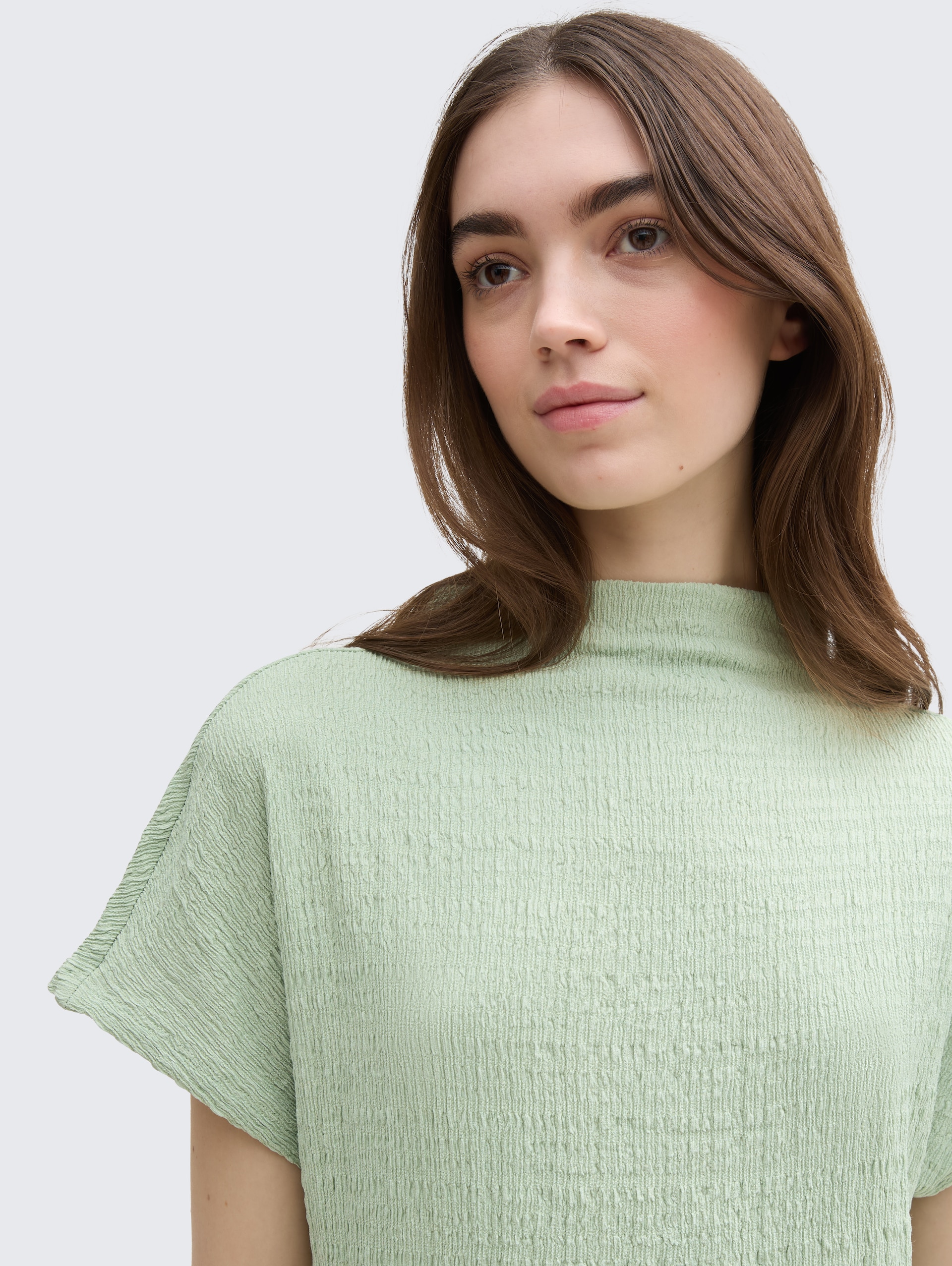Midi-Kleid mit Stehkragen - Fresh Mint Green - Detail-Model-Ansicht