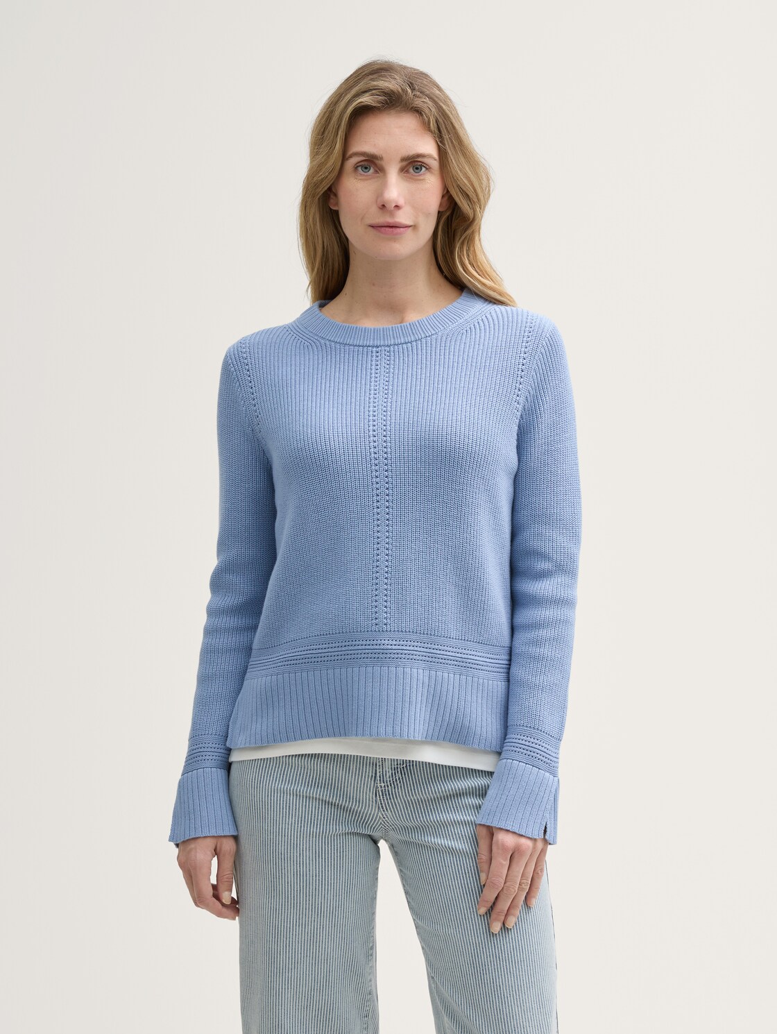 Strickpullover mit Schlitz-Details - flawless blue - Ausschnitt Model-Vorderansicht
