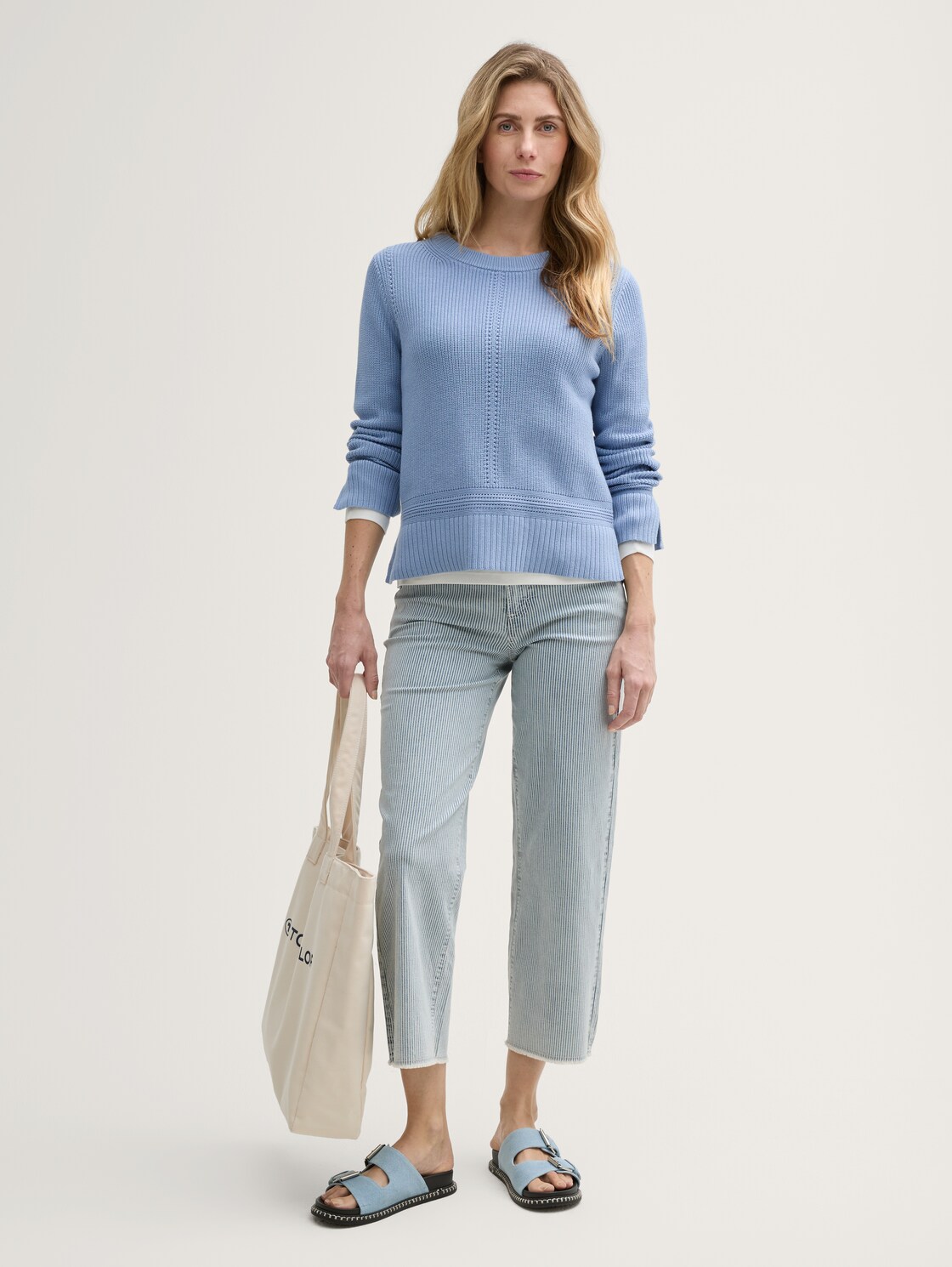 Strickpullover mit Schlitz-Details - flawless blue - Model-Vorderansicht