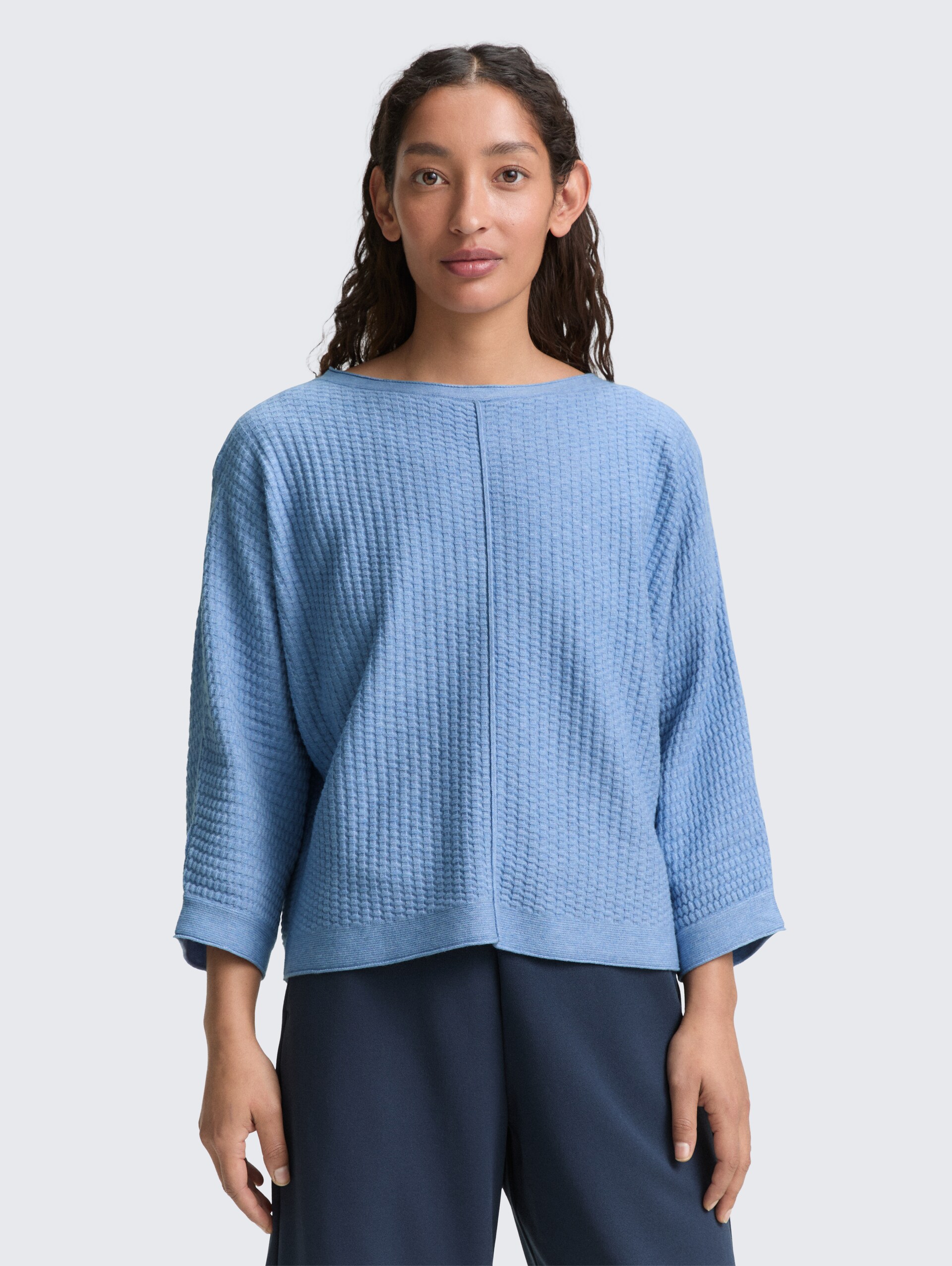 Loose Fit Strickpullover - flawless blue melange - Ausschnitt Model-Vorderansicht