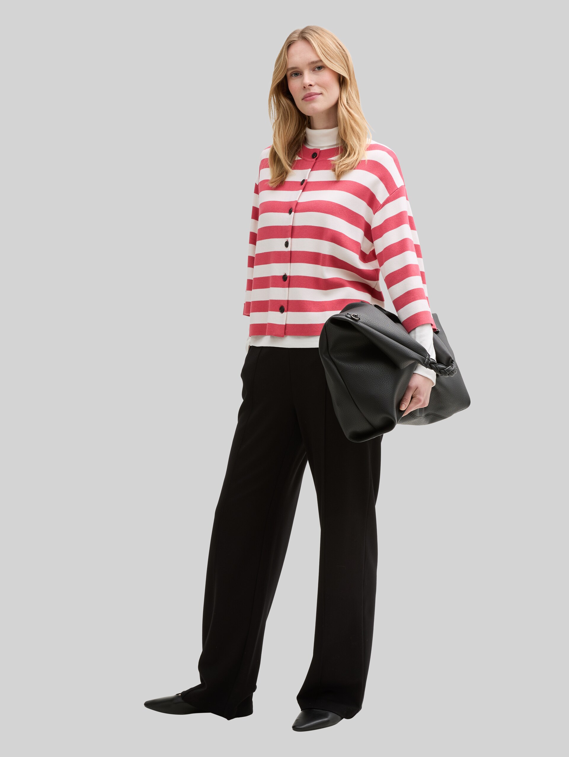 Cardigan with stripe pattern - red offwhite block stripe - Model front view