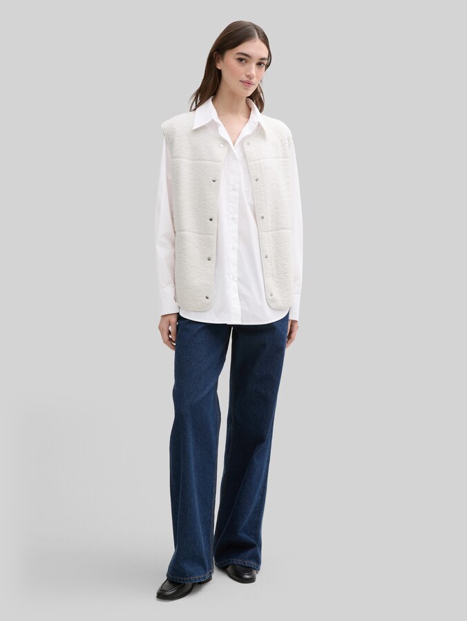 Oversize Hemdbluse mit Brusttasche von Denim Female, White