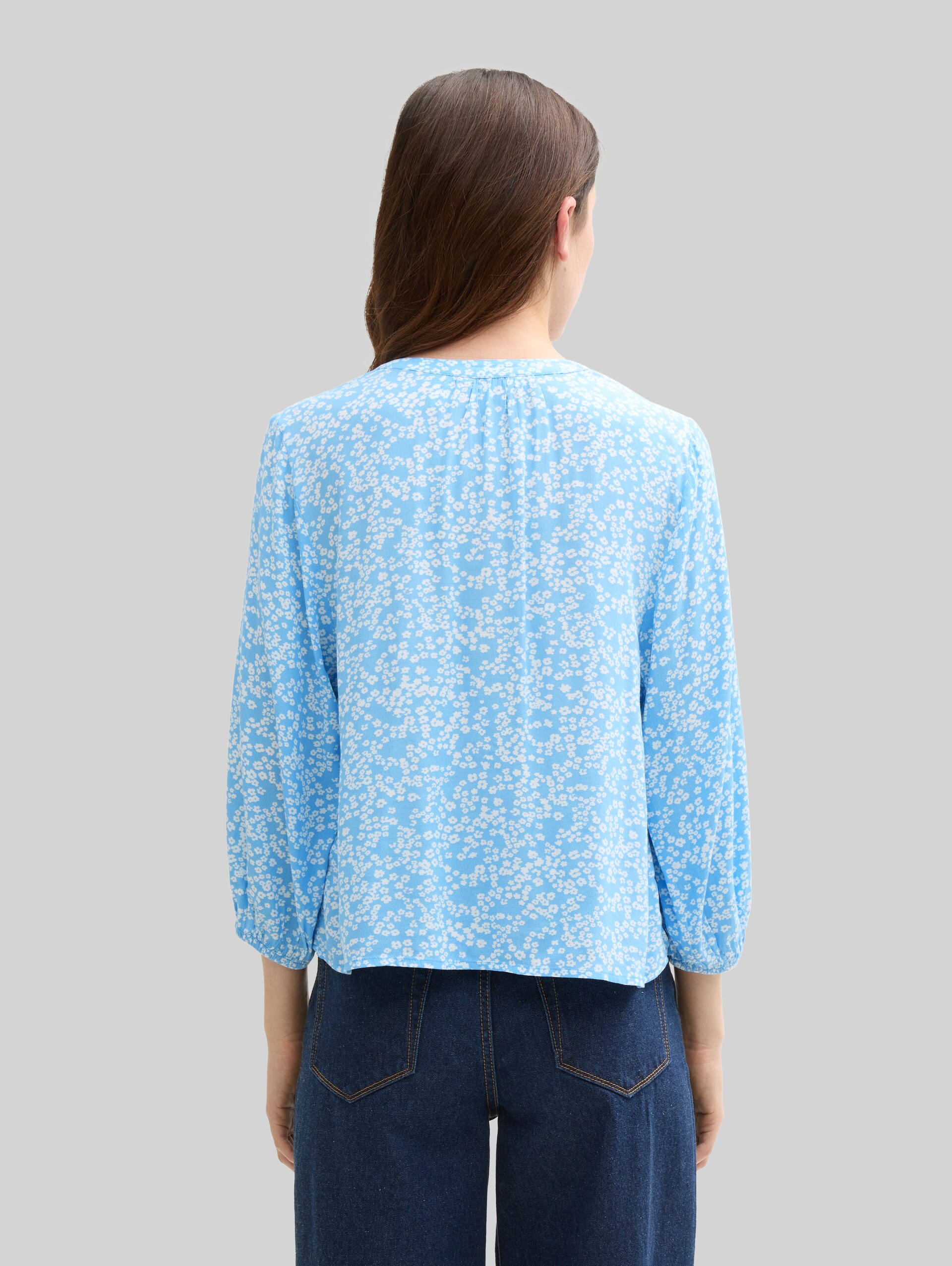 Loose-fit viscose blouse - small flower print - Neckline model-back view