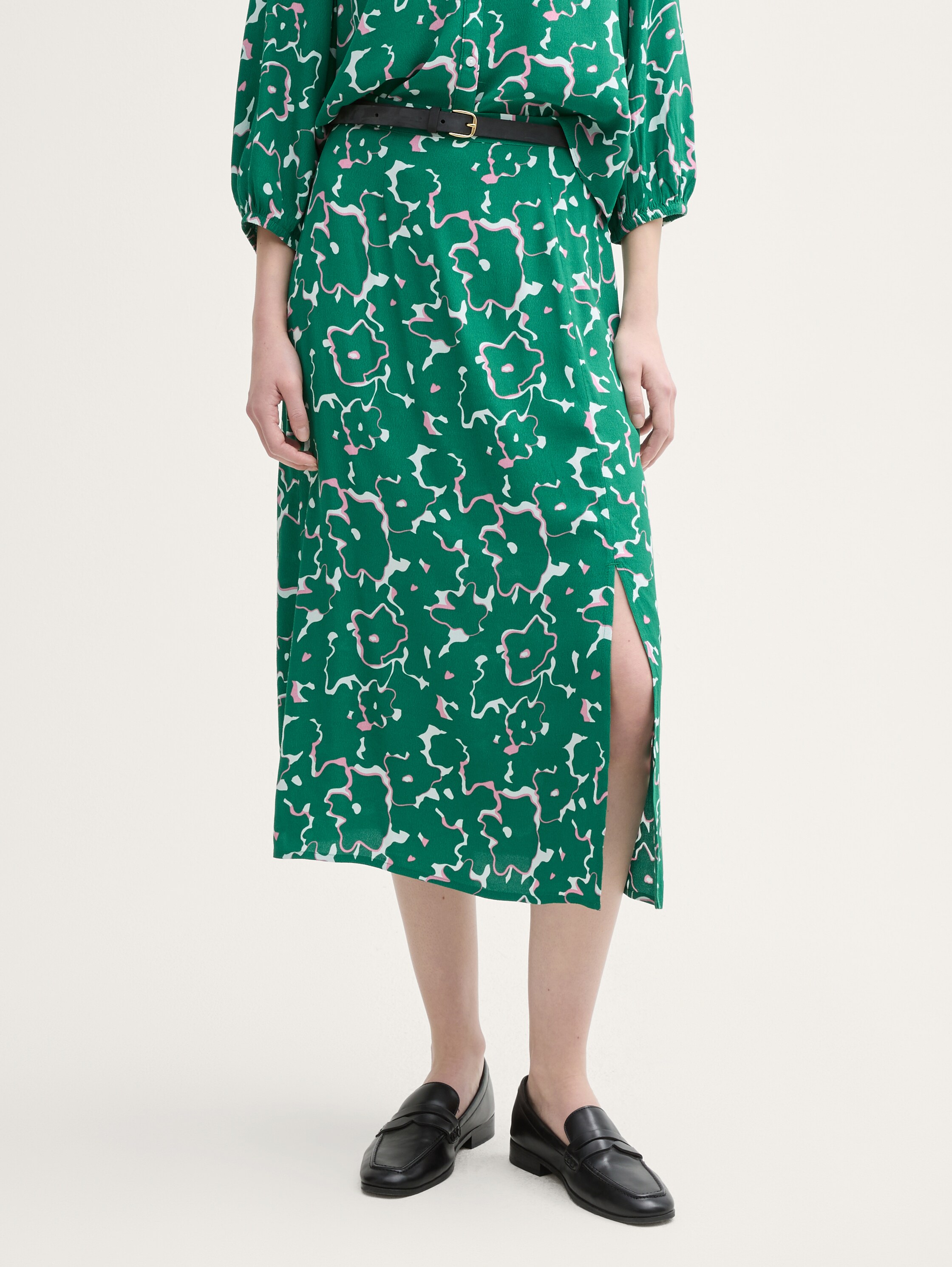 Midi-Rock mit Schlitz-Detail - abstract_green_flower_print - 