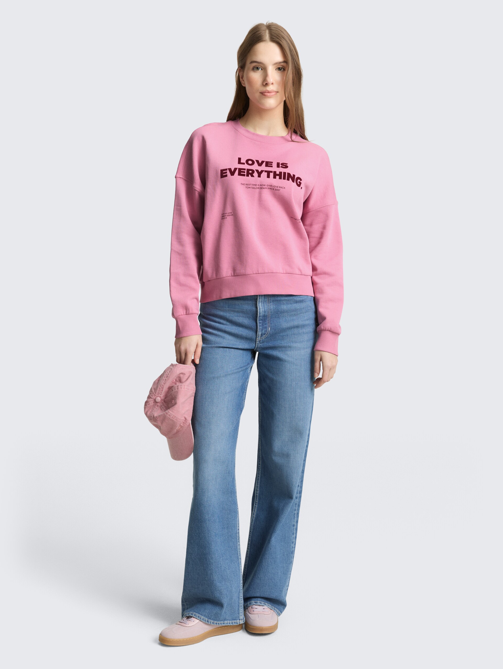 Sweatshirt met losse pasvorm - Soft Blush Rose - Model vooraanzicht