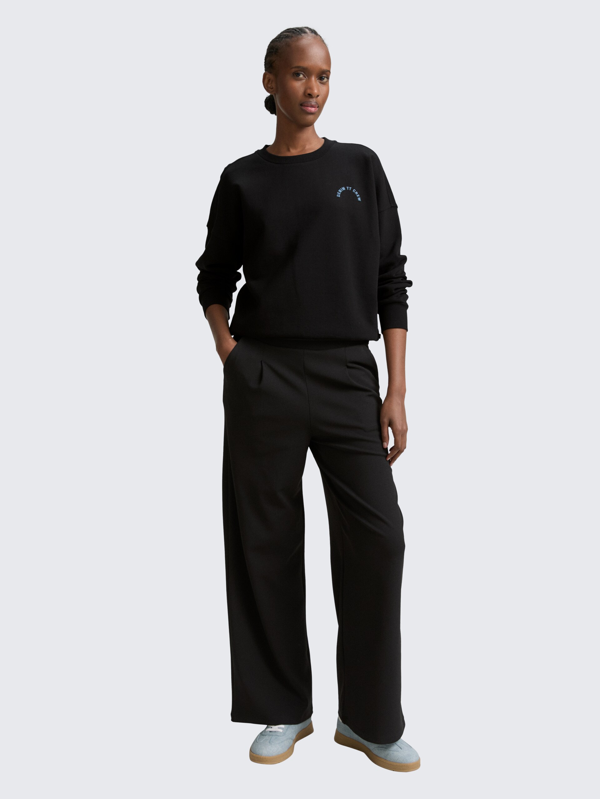 Loose Fit Sweatshirt - deep black - Model-Vorderansicht