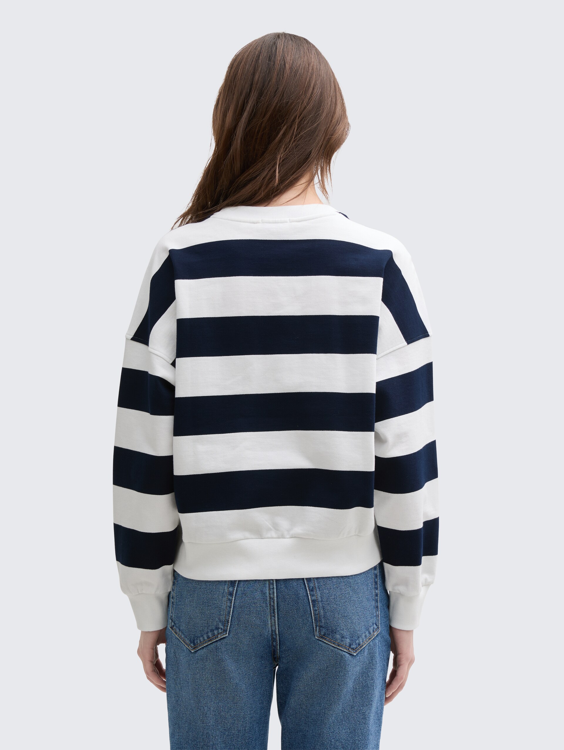 Sweatshirt met losse pasvorm - navy white block stripe - Neklijn model-achteraanzicht