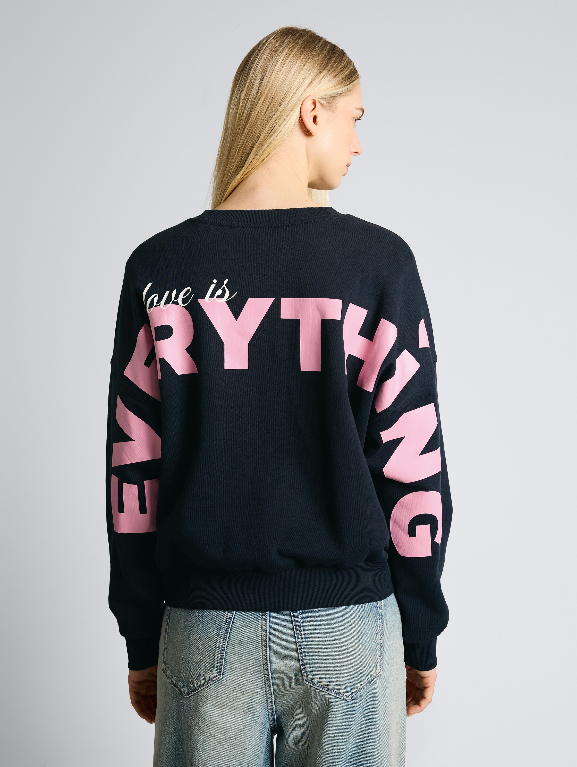 Loose Fit Sweatshirt - midnight navy blue - Auschnitt Model-Rückansicht