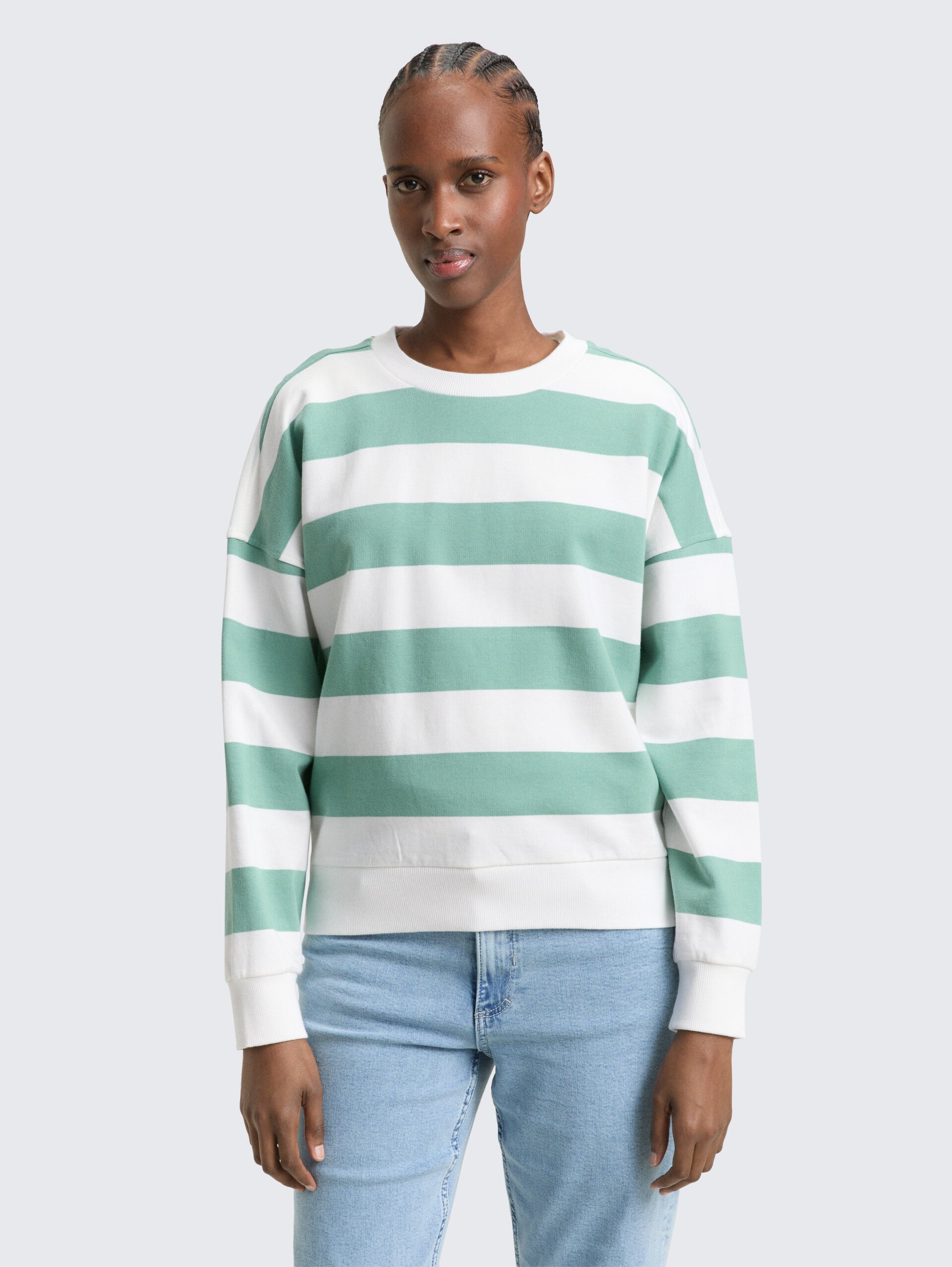 Sweatshirt met losse pasvorm - bleached green white stripe - Nek model vooraanzicht