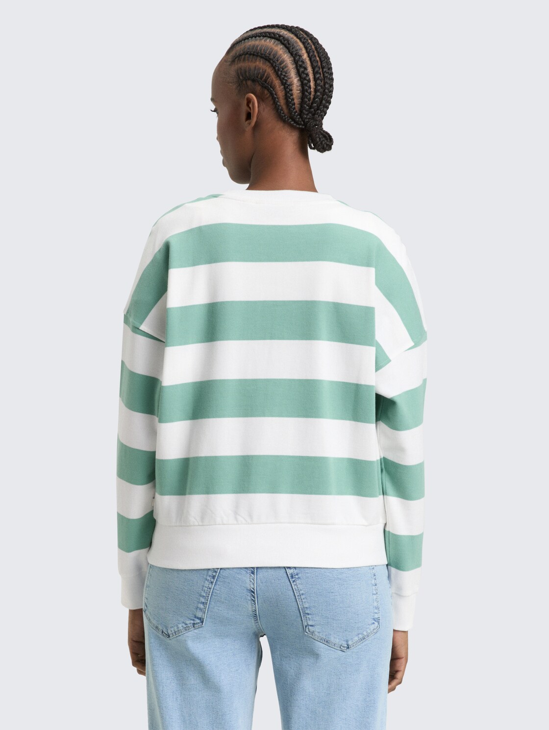 Loose Fit Sweatshirt - bleached green white stripe - Auschnitt Model-Rückansicht
