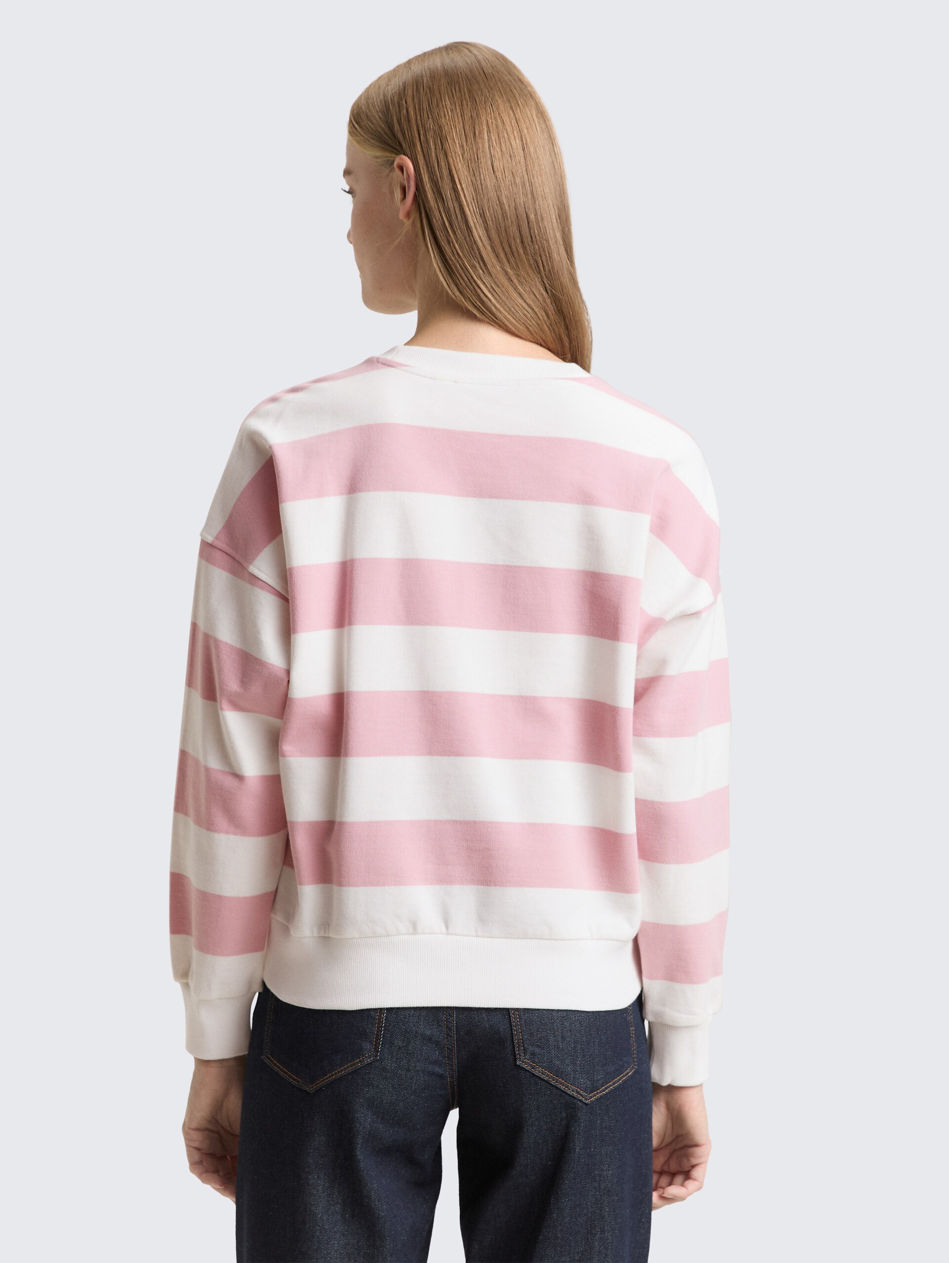 Loose Fit Sweatshirt - soft rose white stripe - Auschnitt Model-Rückansicht