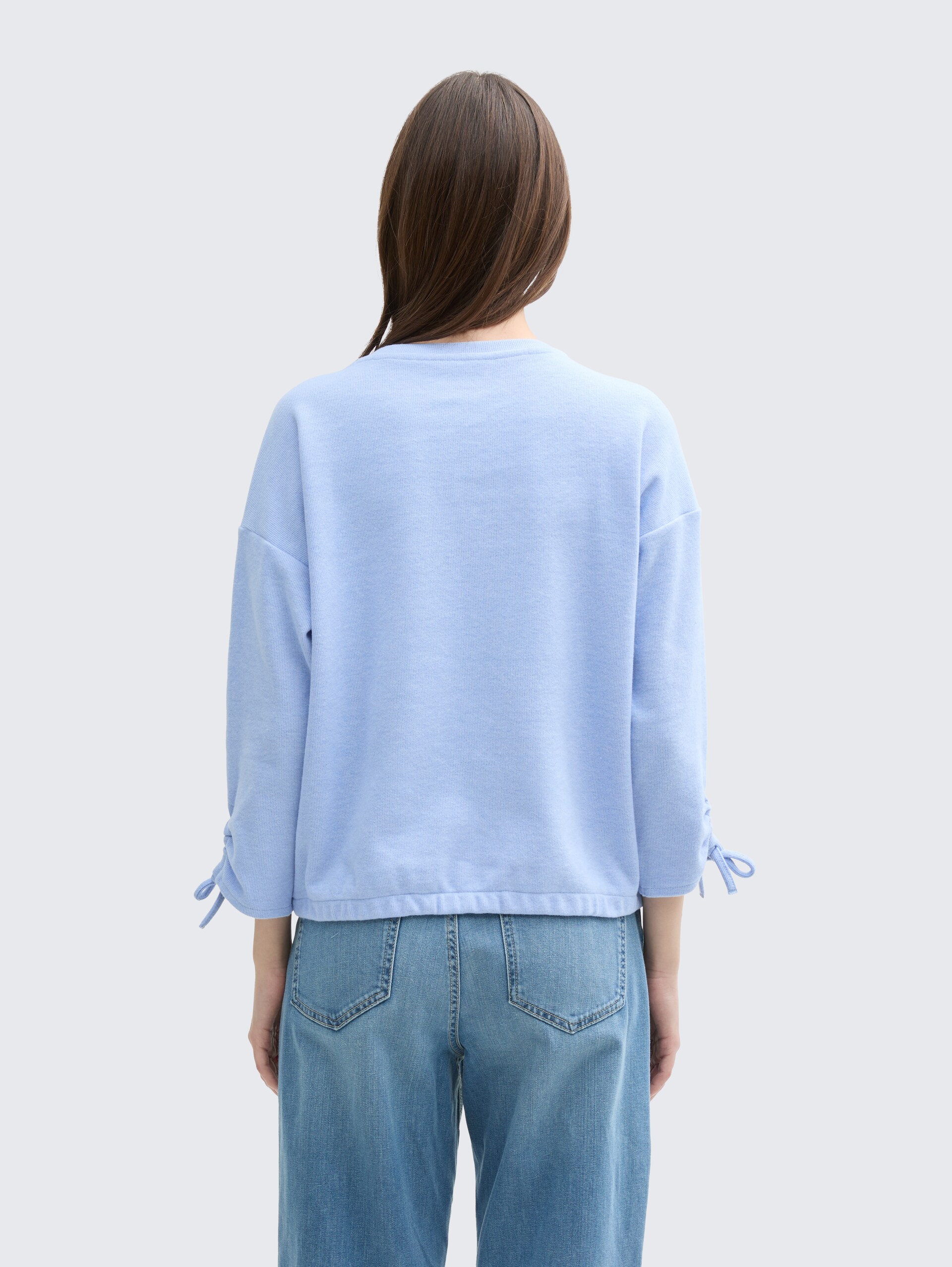 Cosy Sweatshirt mit Raffärmeln - Light Blue Melange - Auschnitt Model-Rückansicht