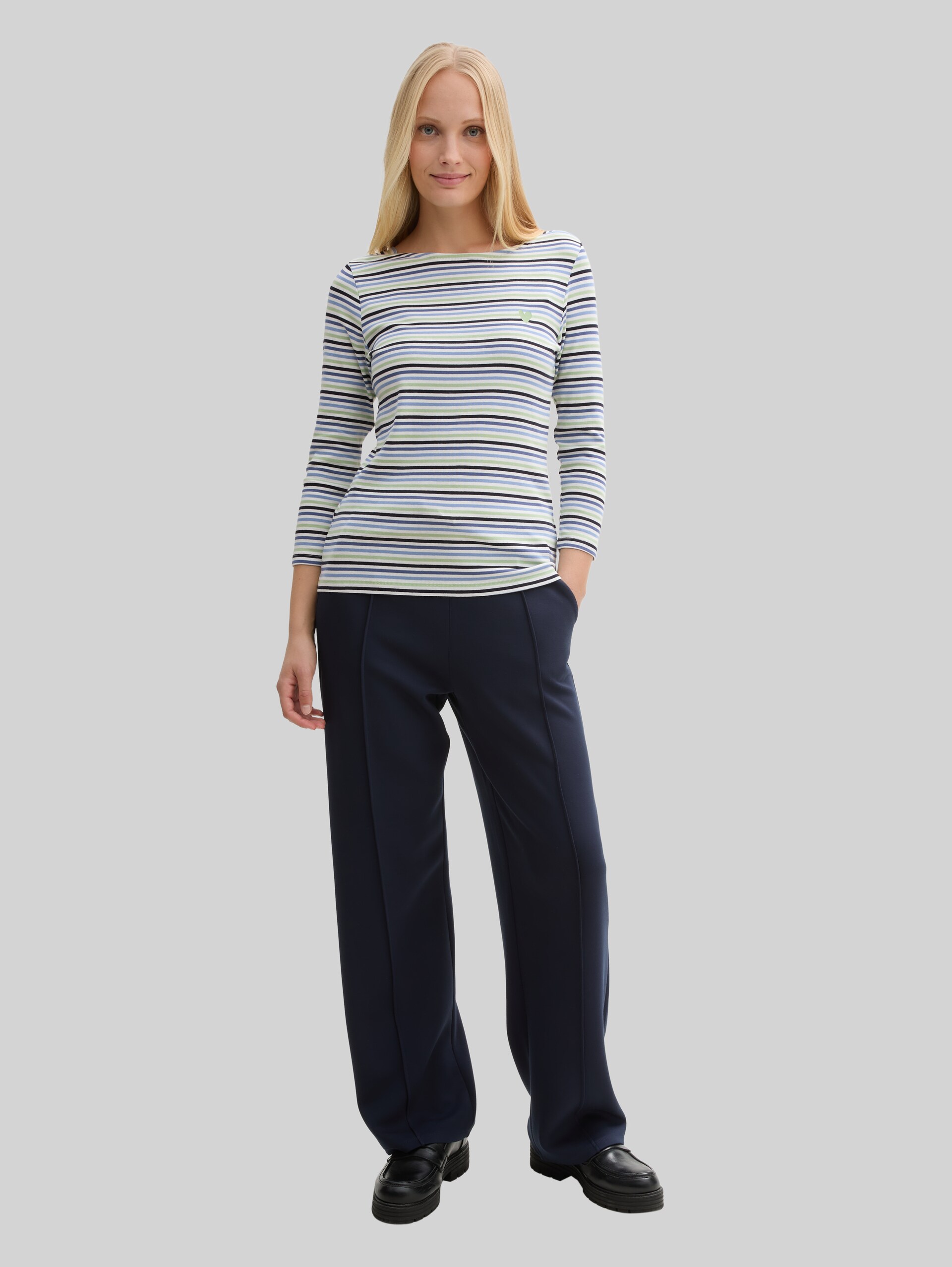 Long-sleeved shirt with striped pattern - blue green regular stripe - Model front view