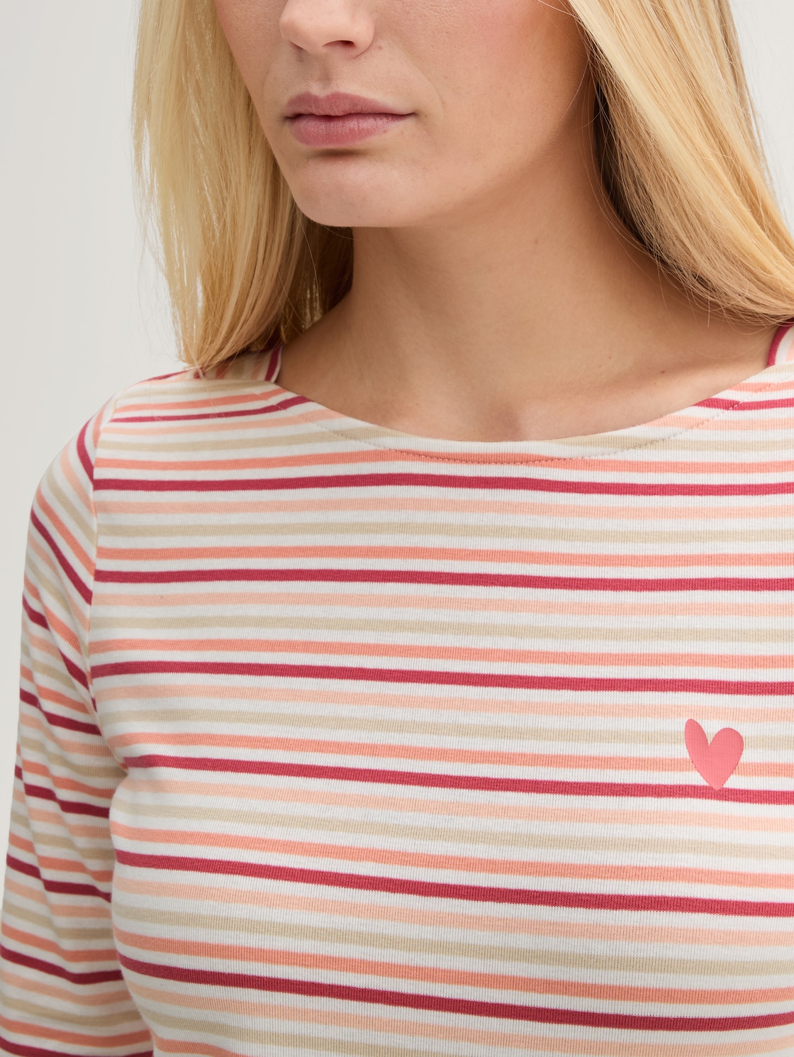 Langarmshirt mit Streifenmuster - multicolor regular stripe - Detail-Model-Ansicht