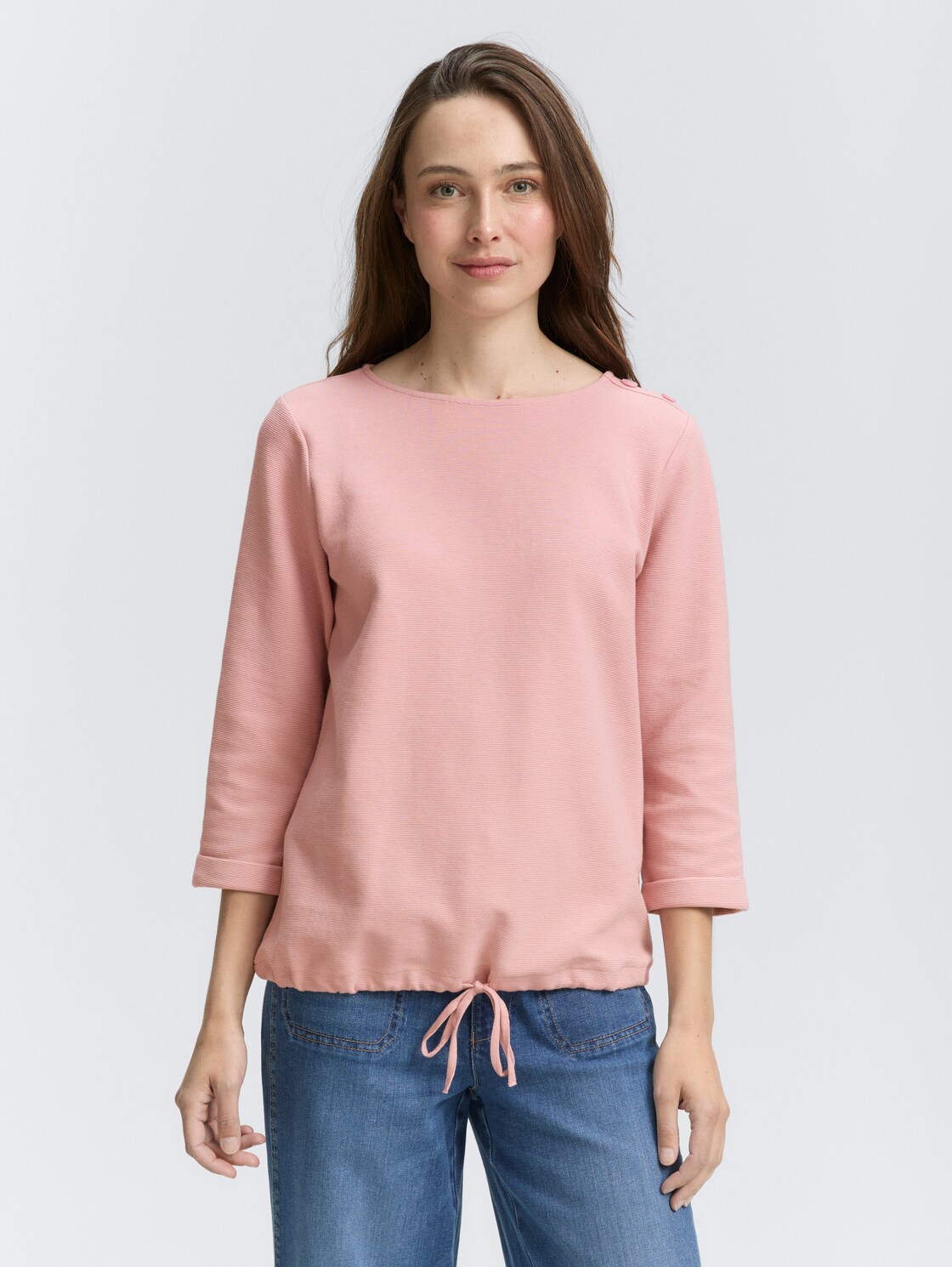 Langarmshirt mit Knopf-Details - Morning Pink - Ausschnitt Model-Vorderansicht