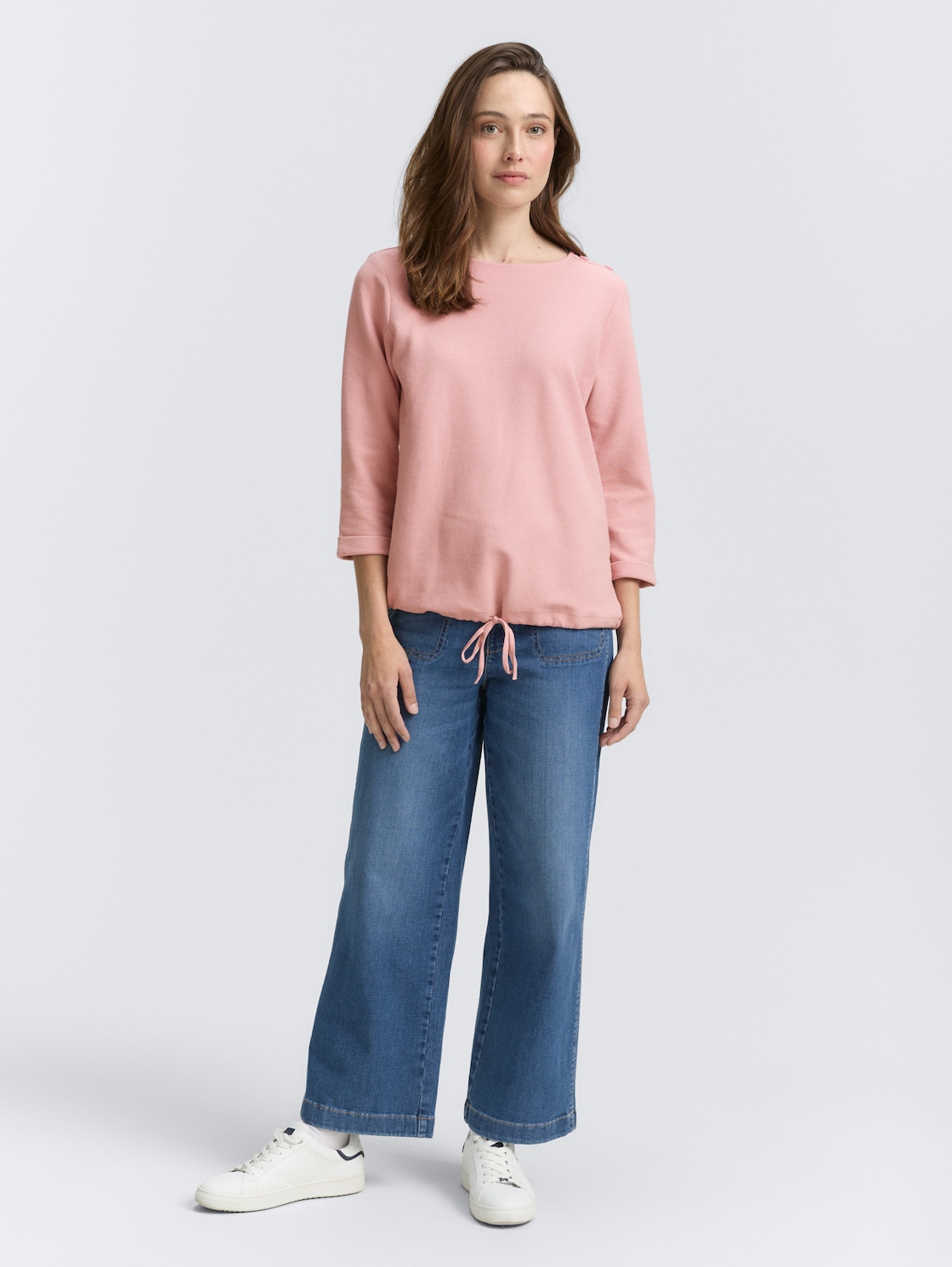 Langarmshirt mit Knopf-Details - Morning Pink - Model-Vorderansicht