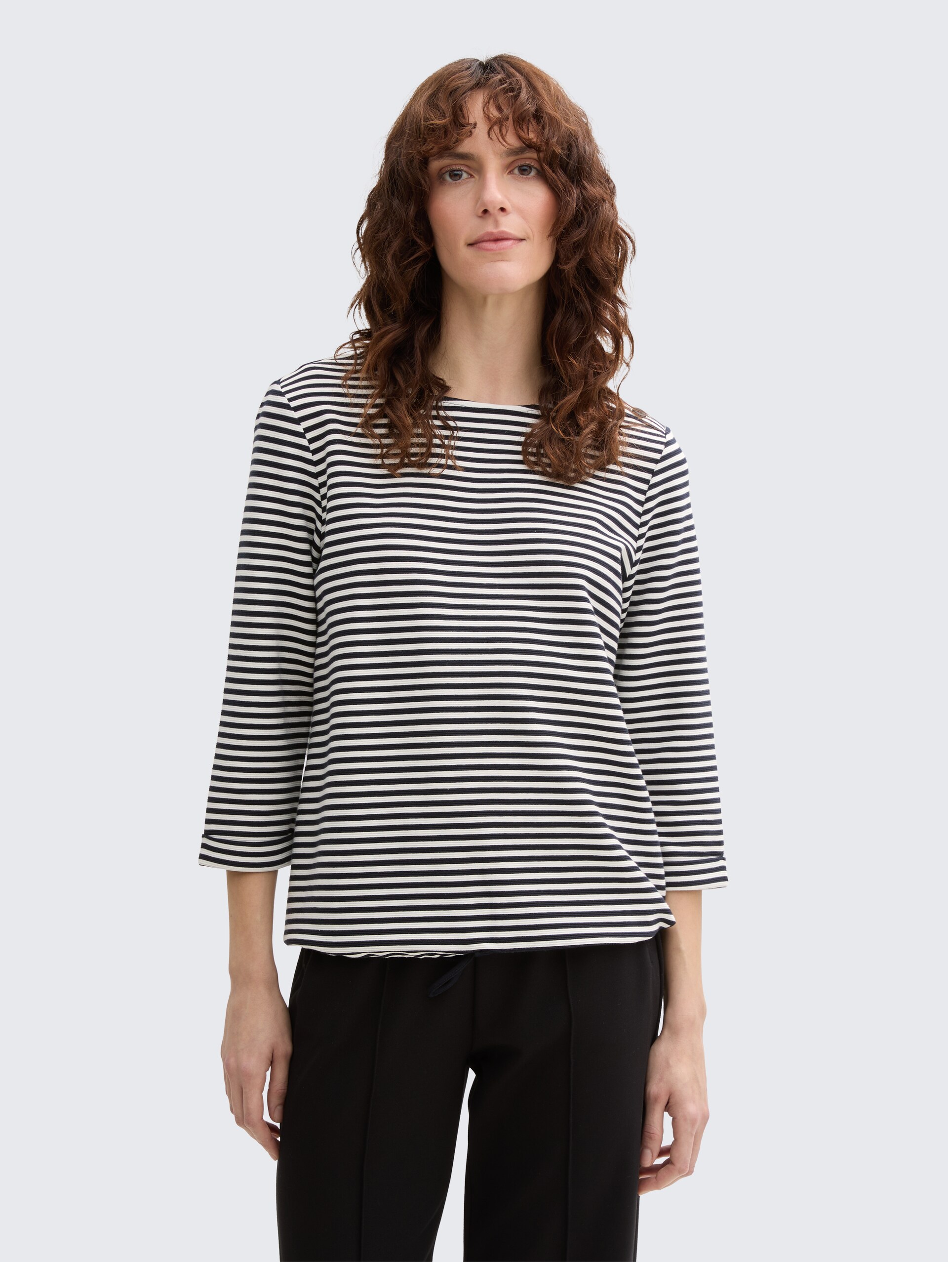 Langarmshirt mit Knopf-Details - offwhite navy regular stripe - Ausschnitt Model-Vorderansicht
