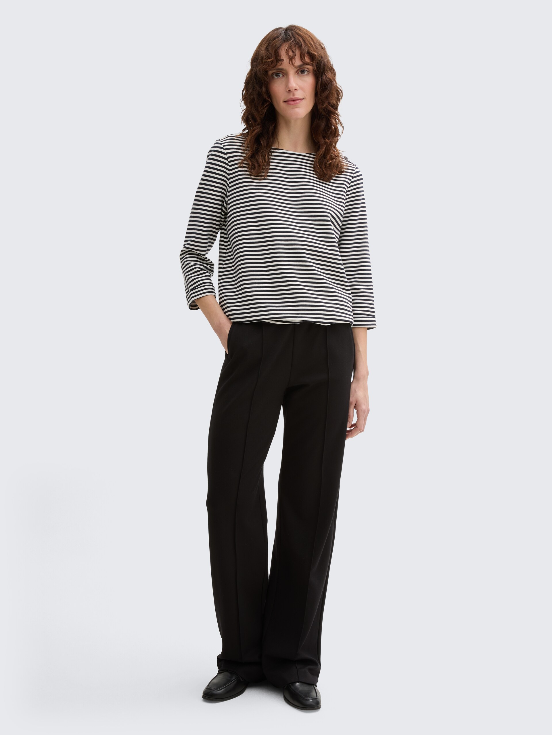 Langarmshirt mit Knopf-Details - offwhite navy regular stripe - Model-Vorderansicht