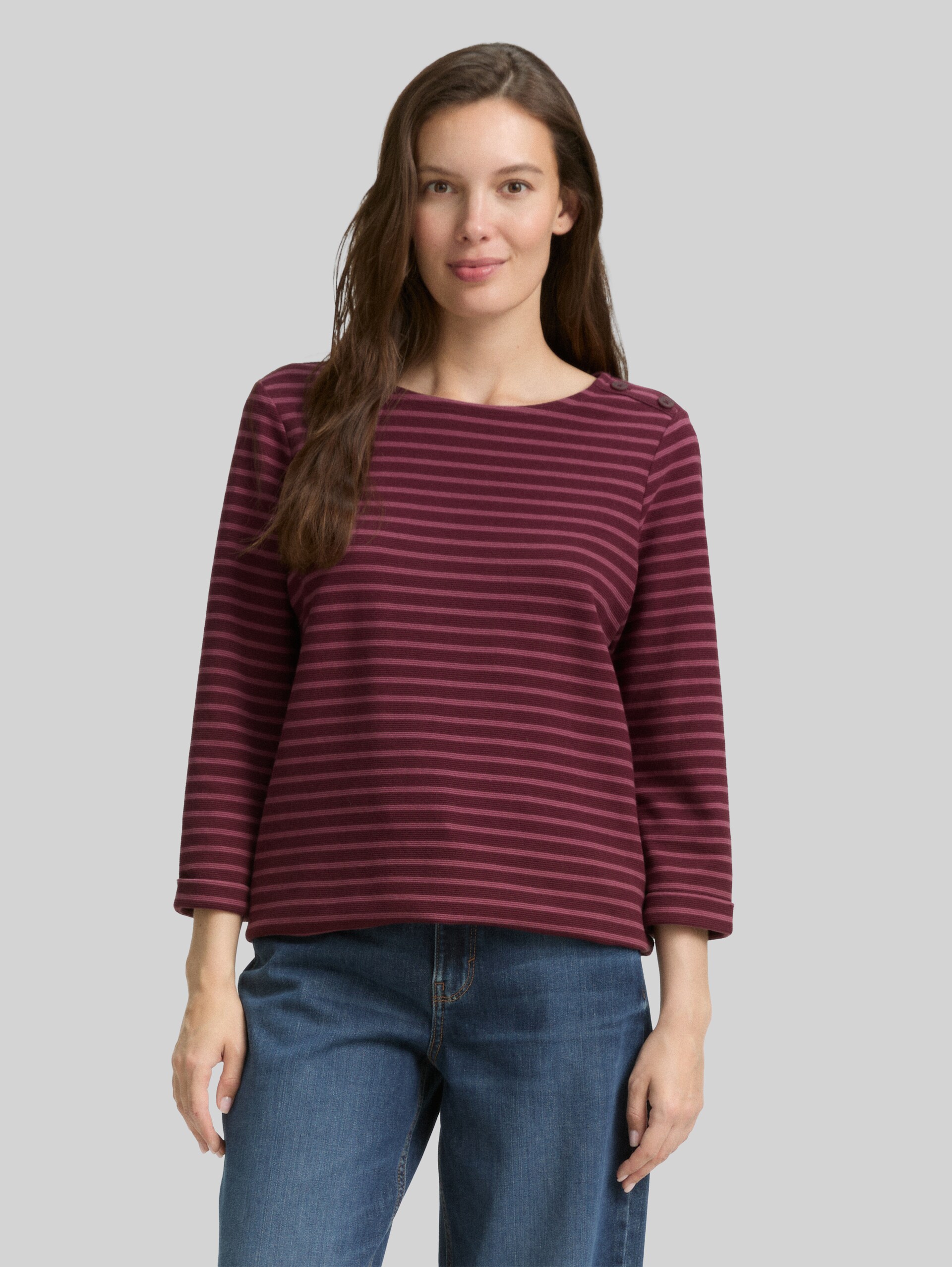 Long-sleeved shirt with button details - oxblood red stripe - Neckline model front view