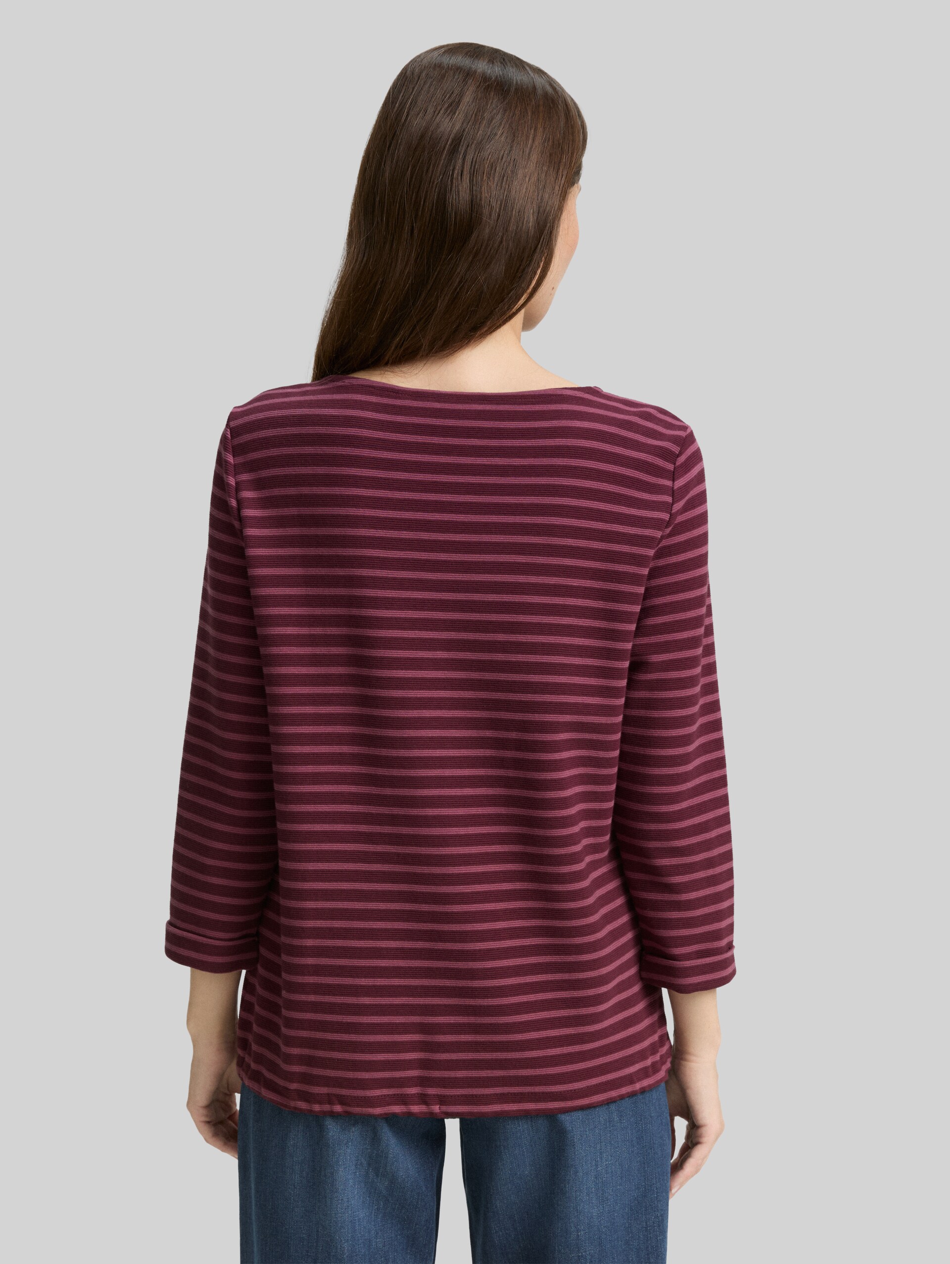 Long-sleeved shirt with button details - oxblood red stripe - Neckline model-back view