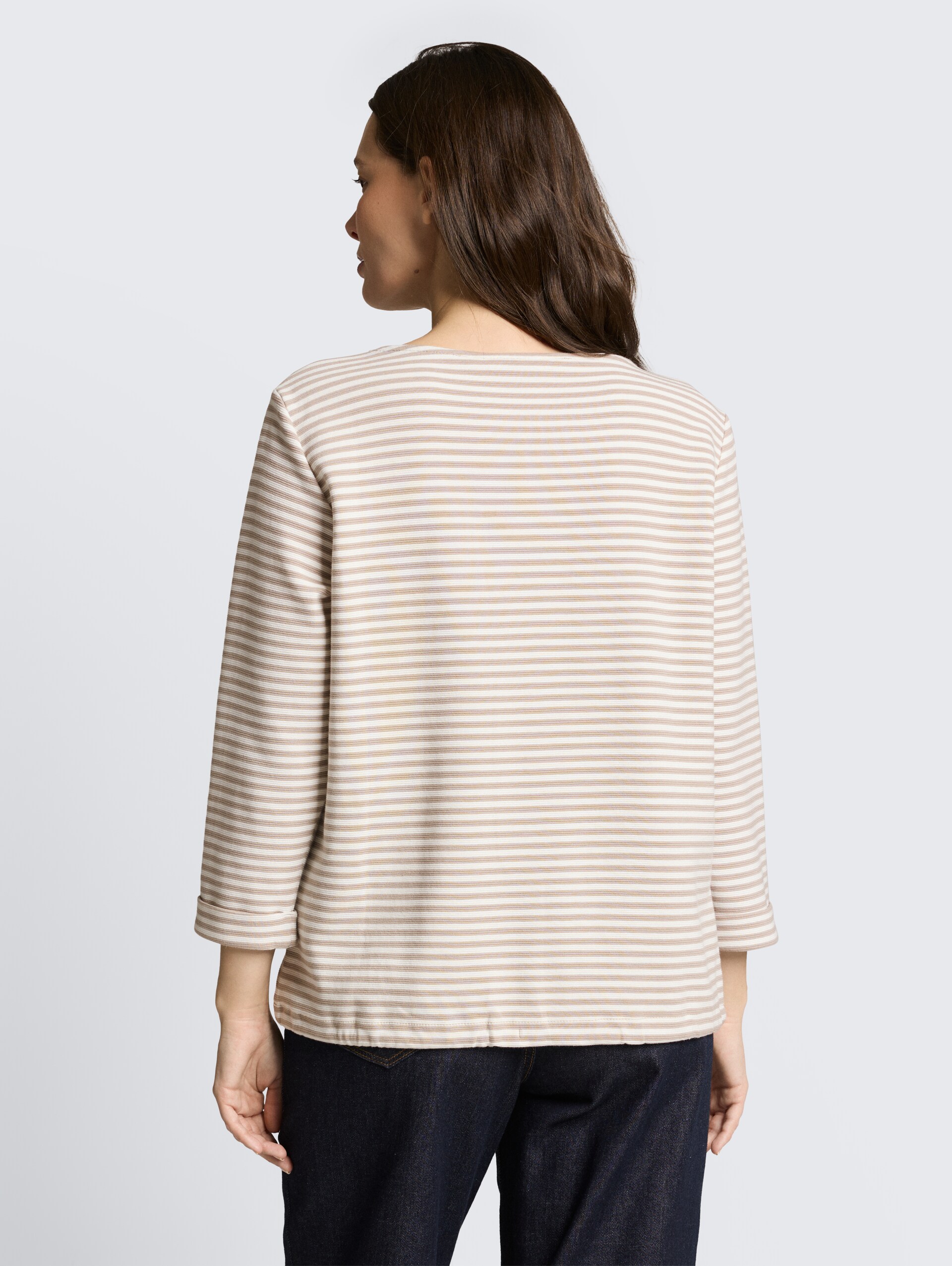 Langarmshirt mit Knopf-Details - taupe offwhite regular stripe - Auschnitt Model-Rückansicht