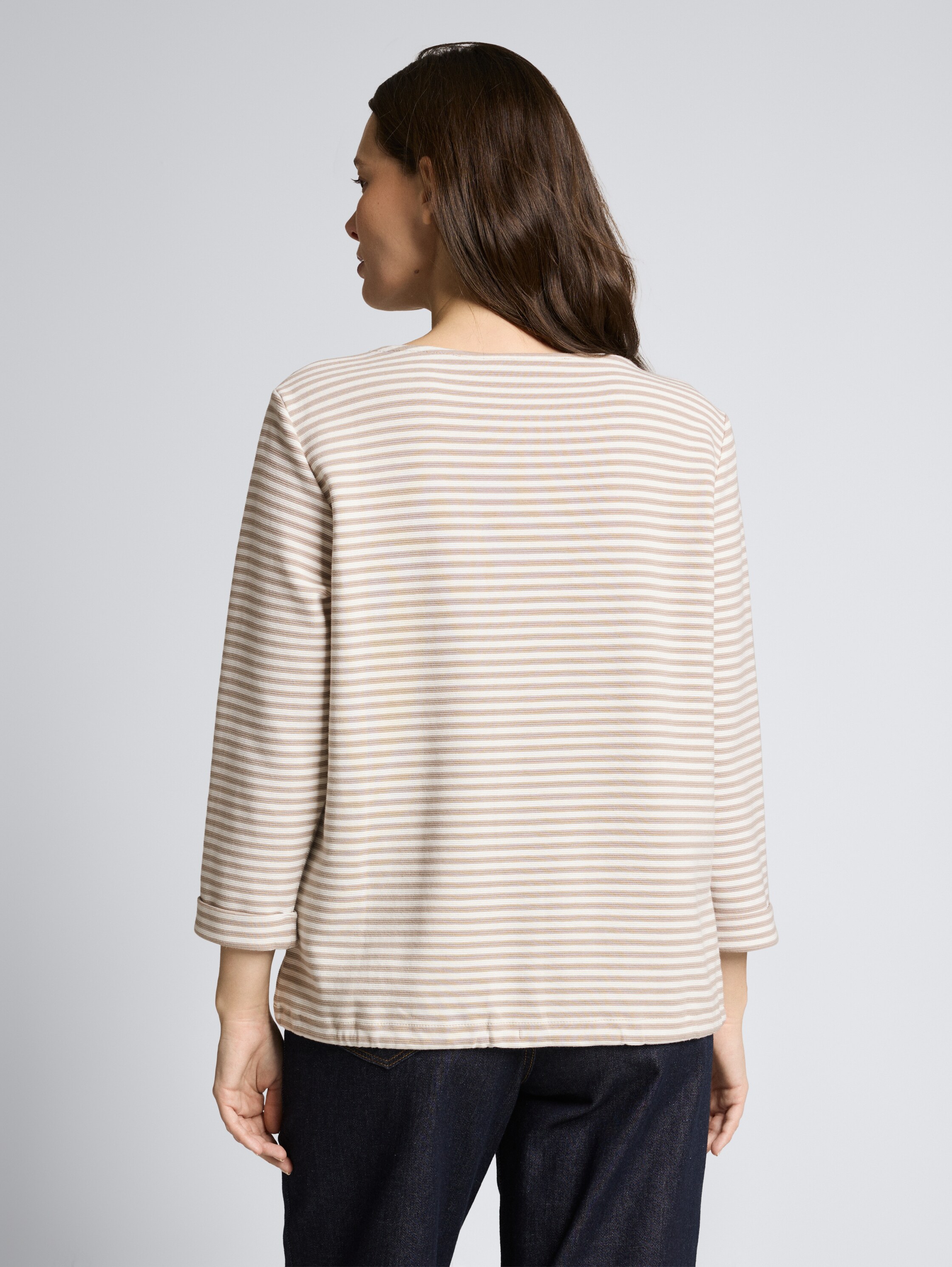 T-shirt à manches longues avec détails boutonnés - taupe offwhite regular stripe - Découpe Vue arrière du modèle