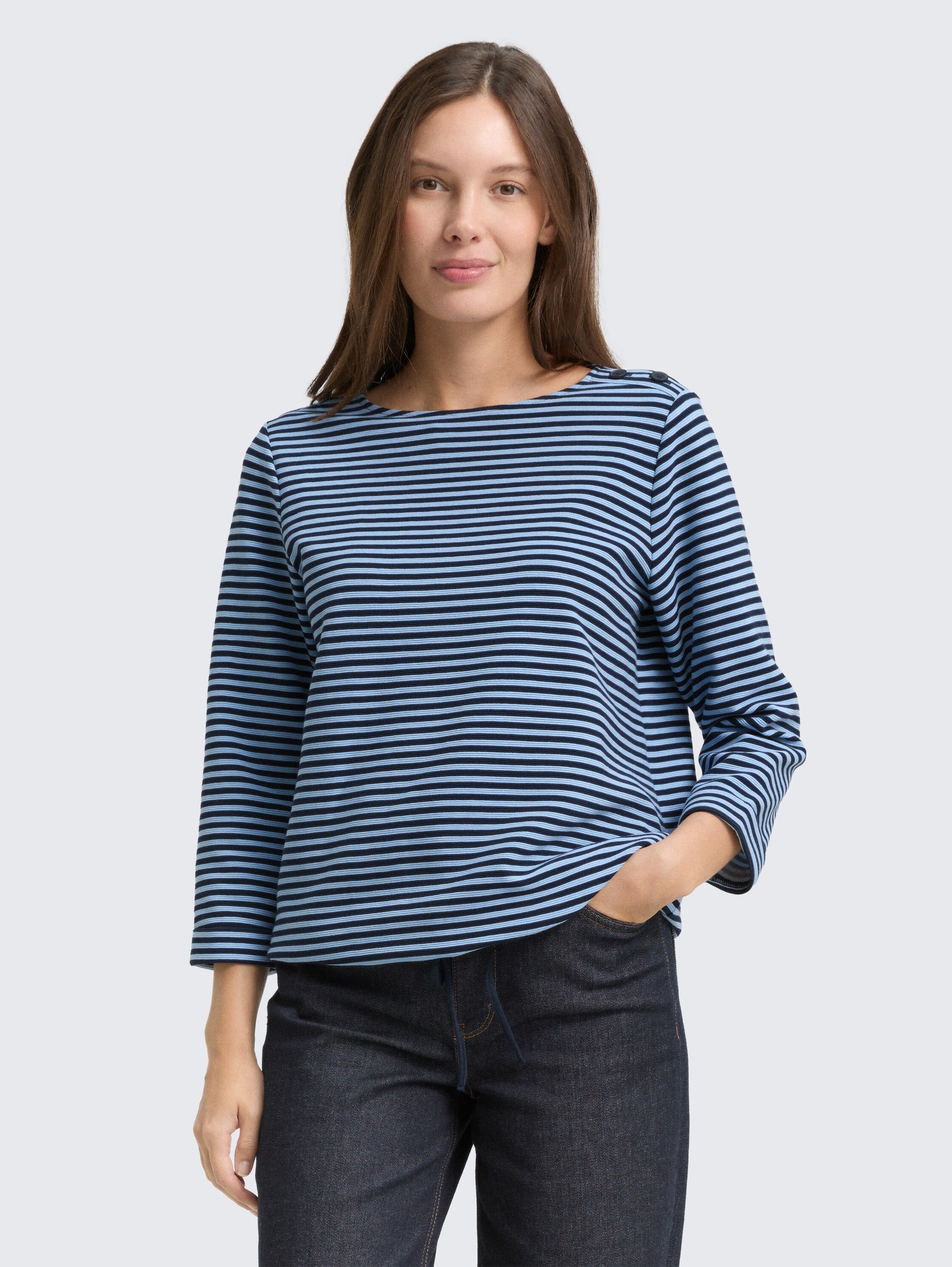 Langarmshirt mit Knopf-Details - blue navy regular stripe - Ausschnitt Model-Vorderansicht