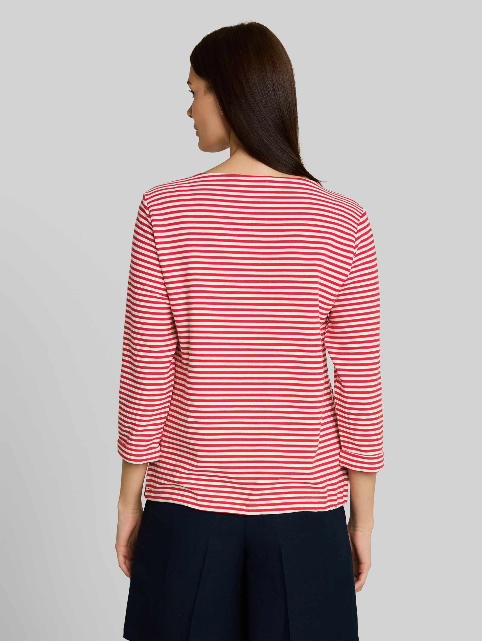 Long-sleeved top with button details - red offwhite regular stripe - Neckline model-back view