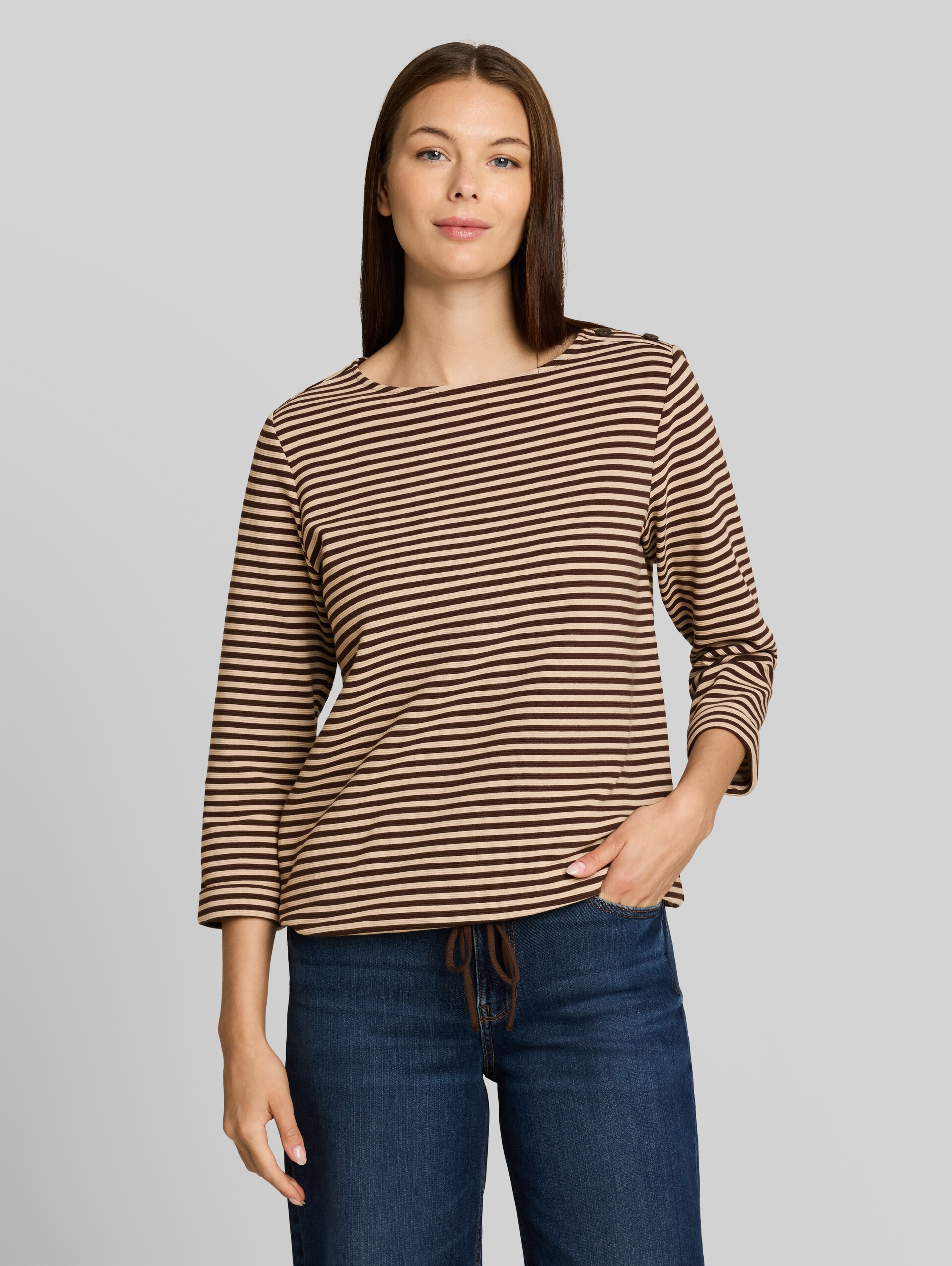 Langarmshirt mit Knopf-Details - dark brown beige stripe - Ausschnitt Model-Vorderansicht