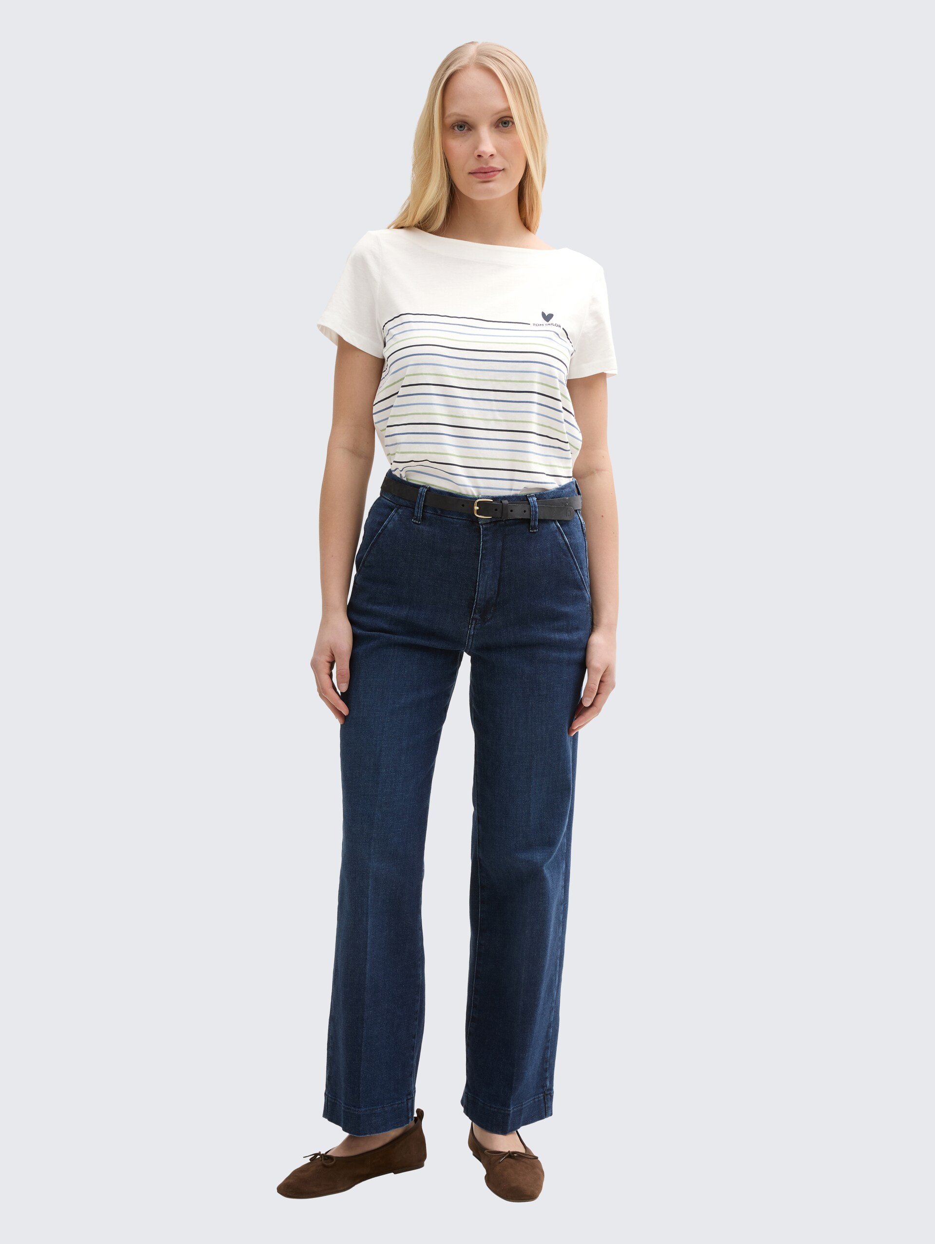 T-Shirt mit Streifenmuster - Whisper White - Model-Vorderansicht
