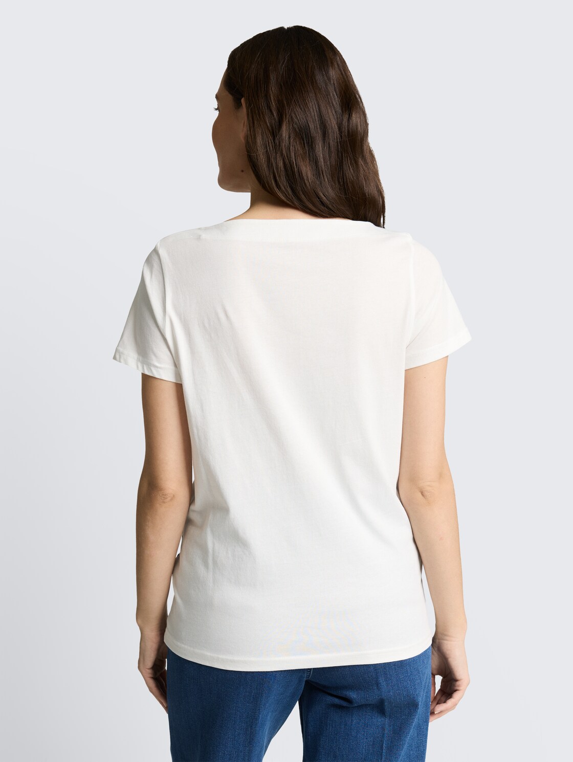 T-Shirt mit Streifenmuster - Dove White - Auschnitt Model-Rückansicht
