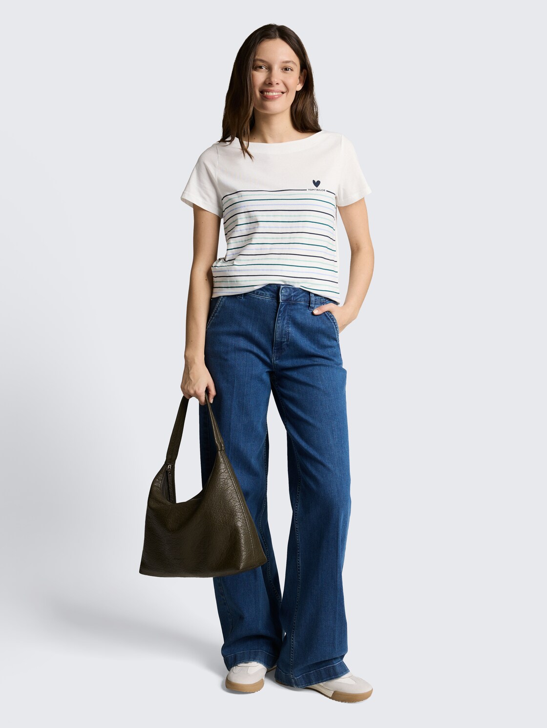 T-Shirt mit Streifenmuster - Dove White - Model-Vorderansicht