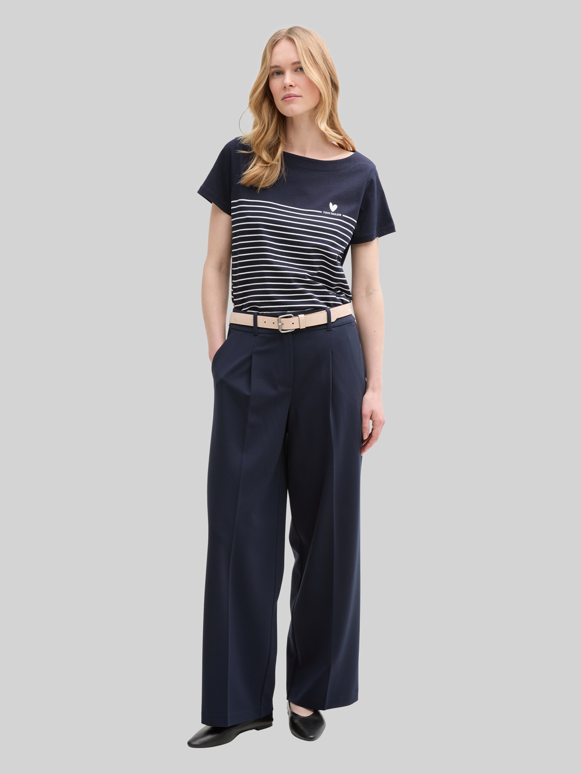 T-shirt with striped pattern - sky captain blue - Model front view