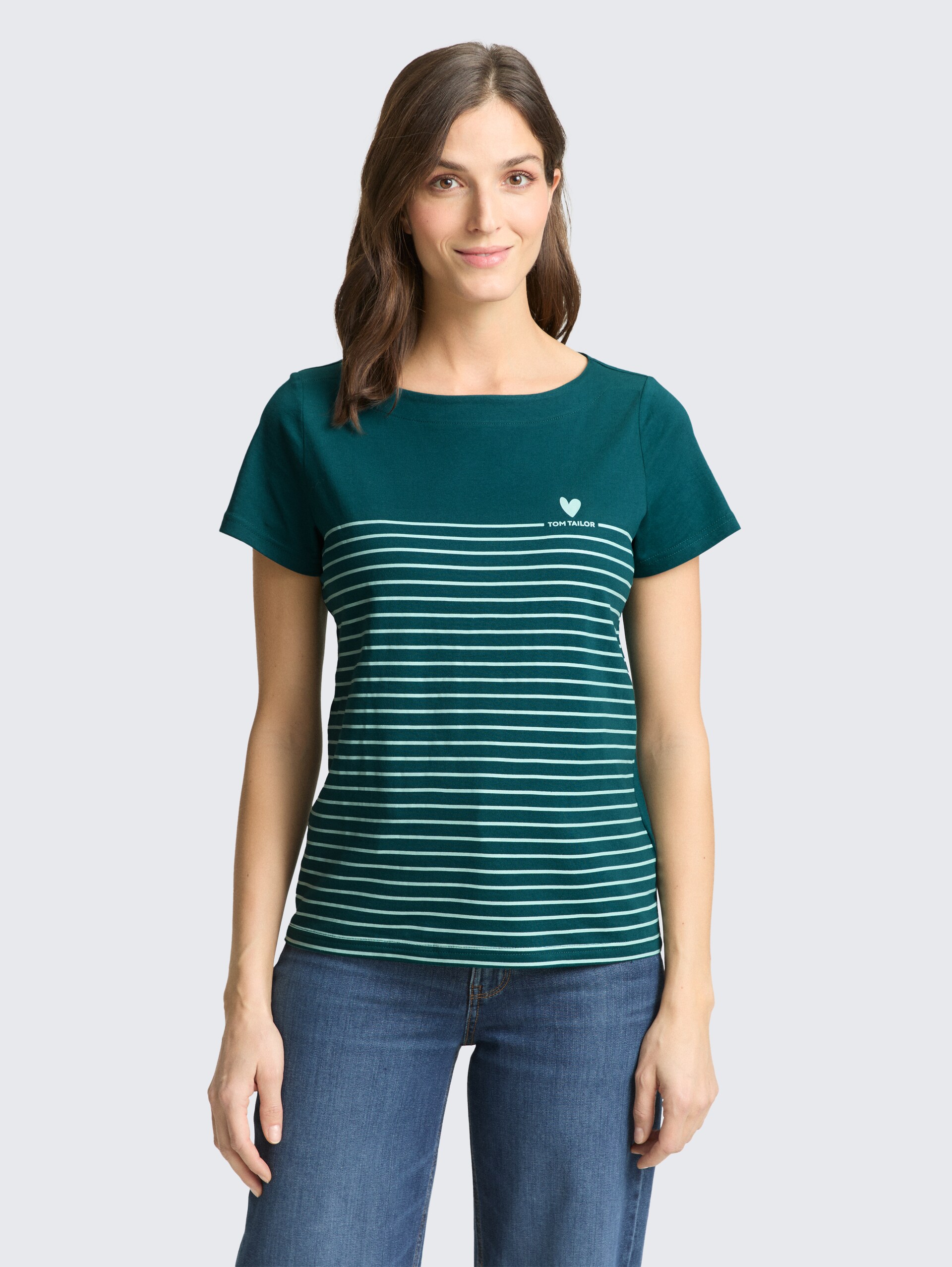 T-Shirt mit Streifenmuster - Deep Meadow Green - Ausschnitt Model-Vorderansicht